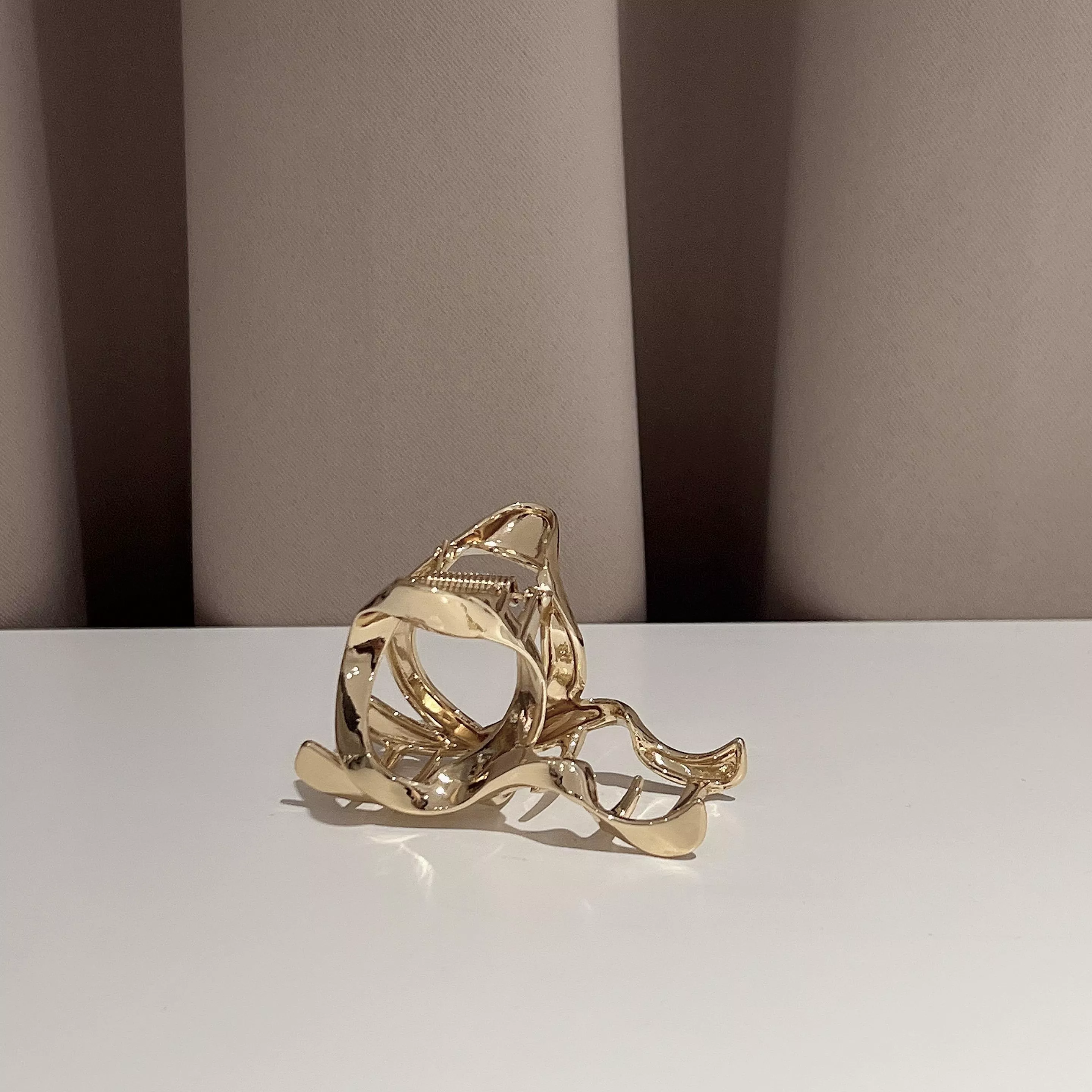 流線金屬鯊魚夾