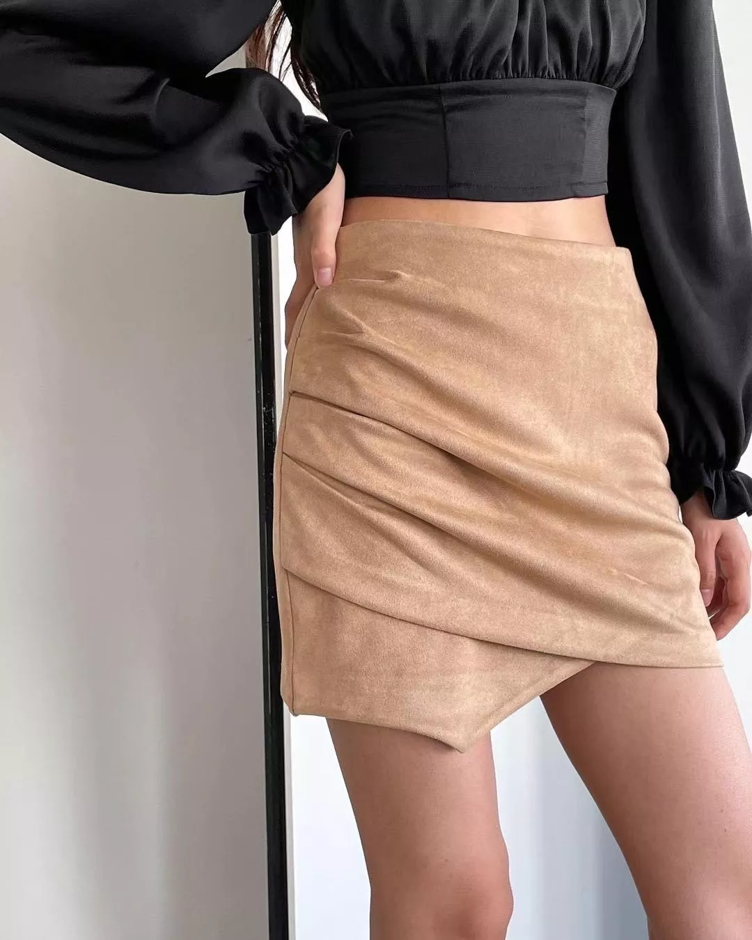 辣夏天辣秋冬🌶️麂皮抓褶不對稱短裙