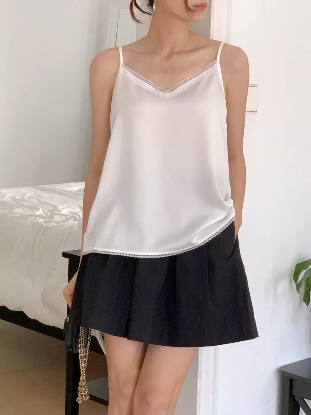 V領蕾絲圓邊背心