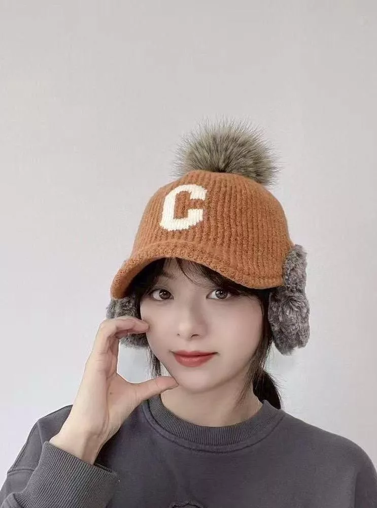 狐狸毛球針織遮耳C字棒球帽