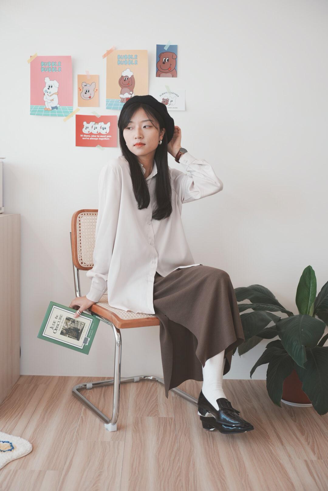 後挖背寬鬆緞面襯衫 / 杏
