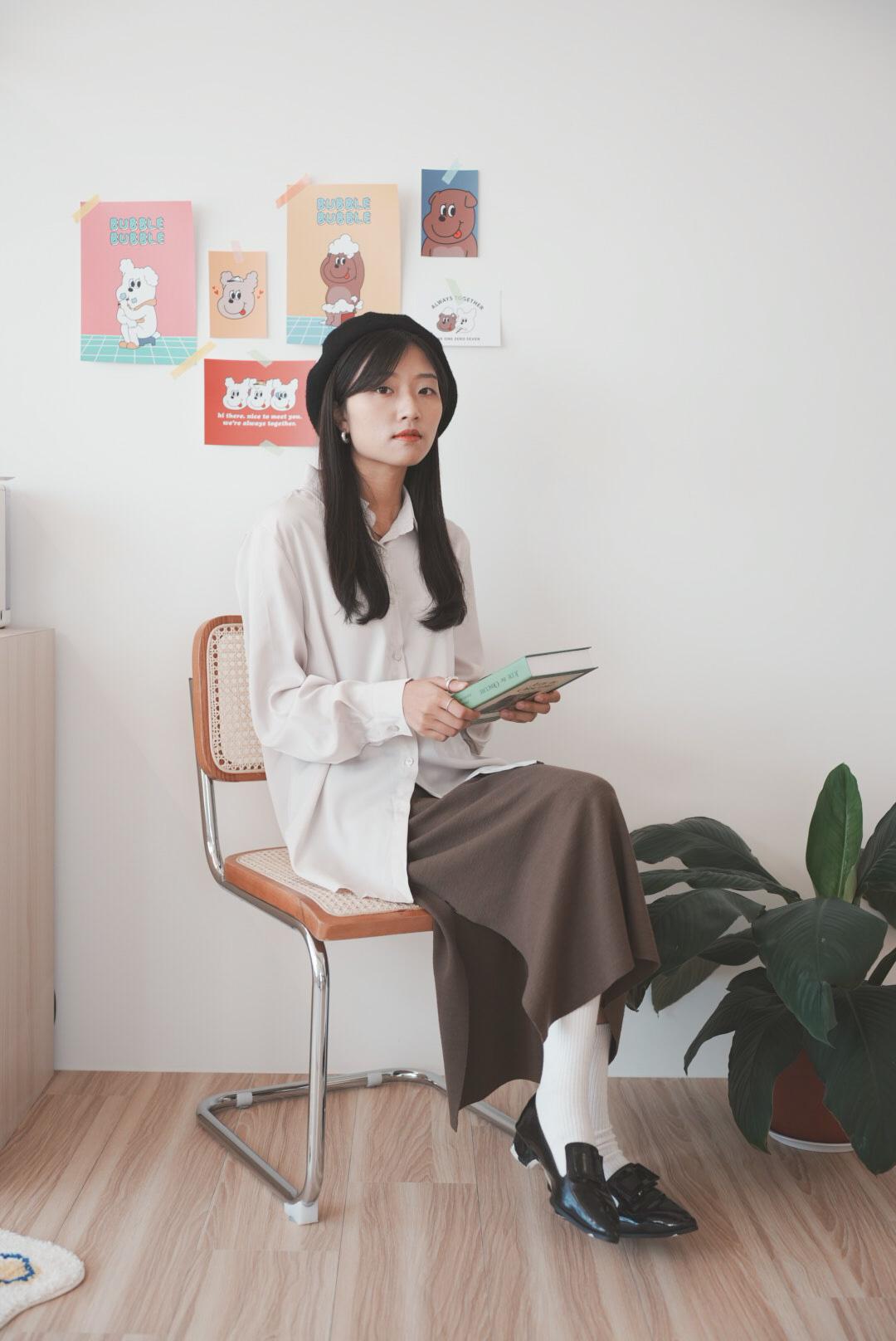 後挖背寬鬆緞面襯衫 / 杏
