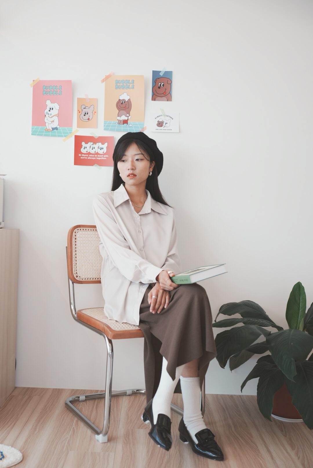 後挖背寬鬆緞面襯衫 / 杏