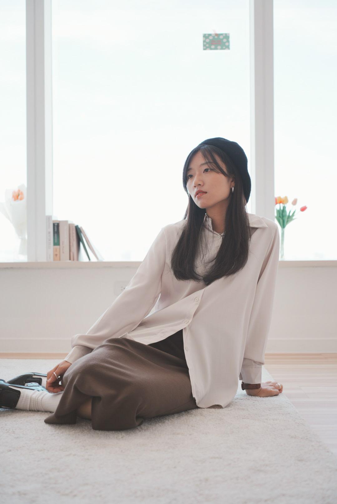 後挖背寬鬆緞面襯衫 / 杏