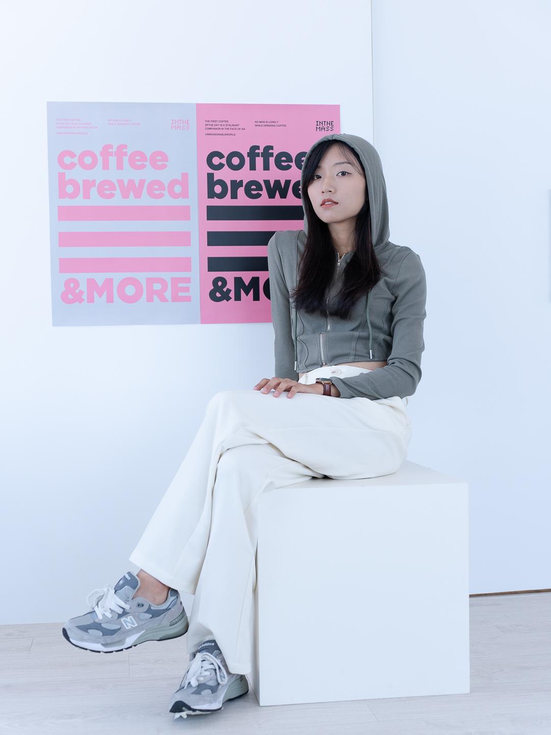 短版修身連帽抽繩外套