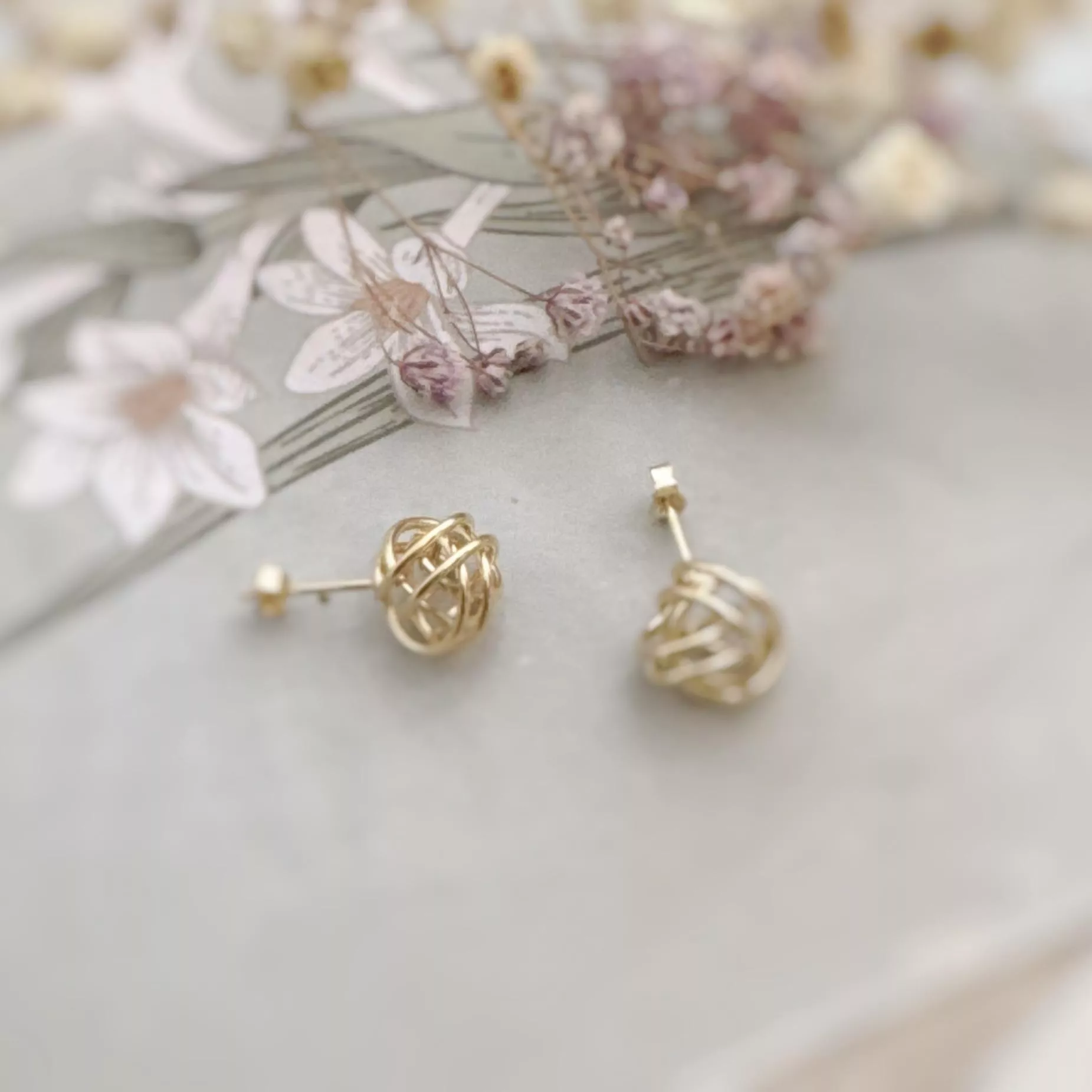 14KGF ❘ Loop of Grace 光影繞語優雅之環 耳針