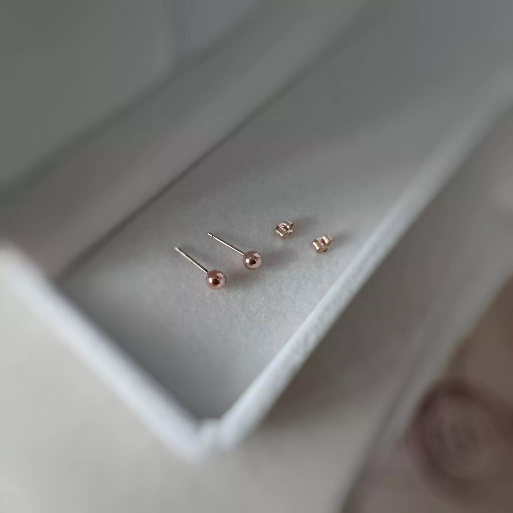 14KGF  ❘ 4mm 玫瑰金小金球耳針(優惠至 1/31)