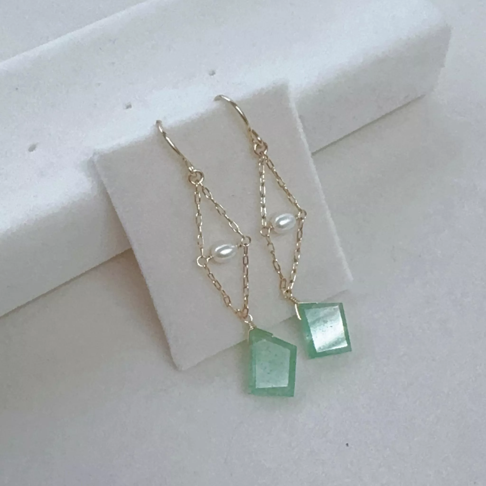 14KGF ❘ 綠東菱幾何切割  × 珍珠雙鍊耳環