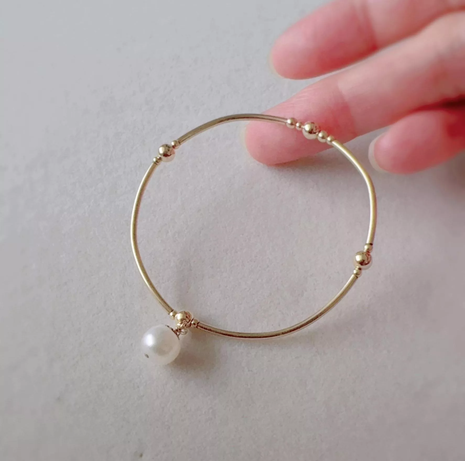 14KGF ❘ 柔韌金管手鐲 × 珍珠吊墜（客製尺寸）