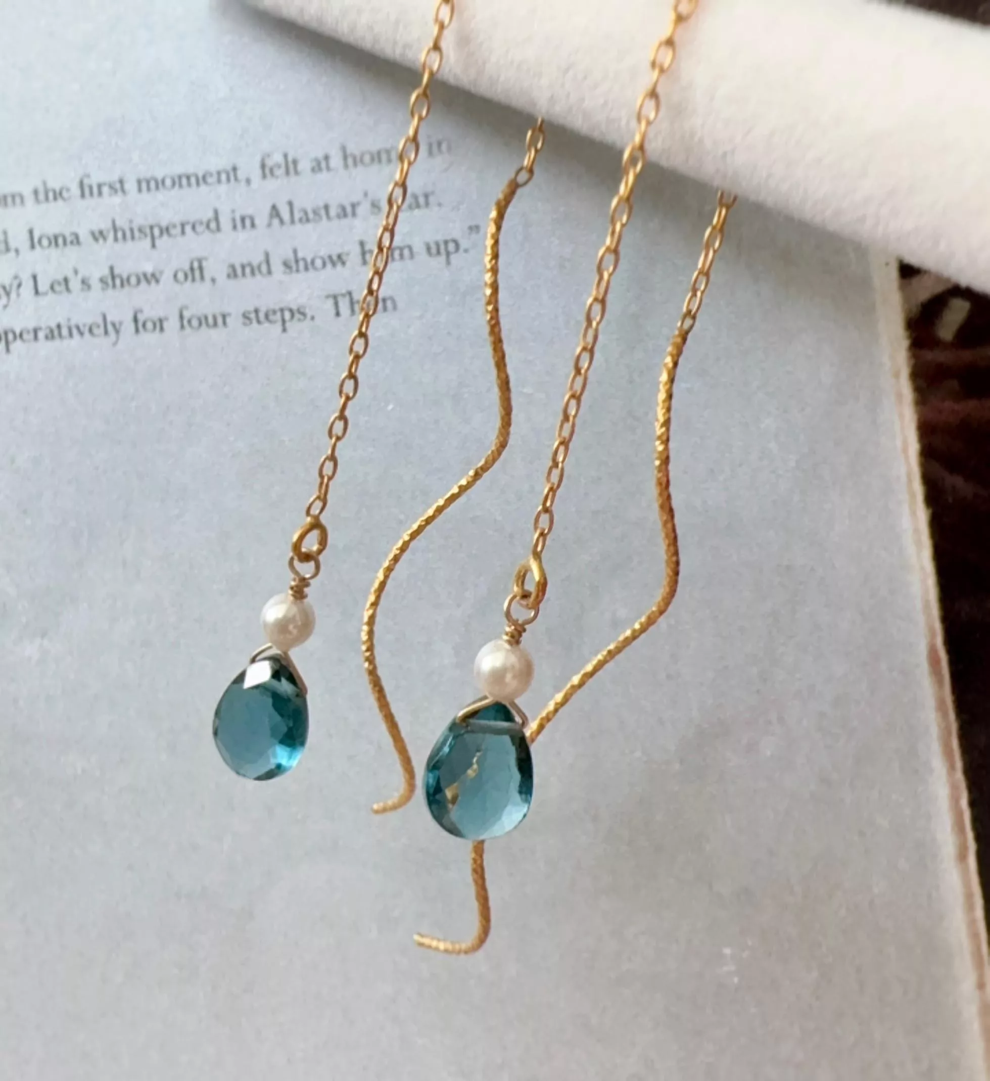 14KGF  ❘ 天然倫敦托帕石 珍珠 垂墜耳環