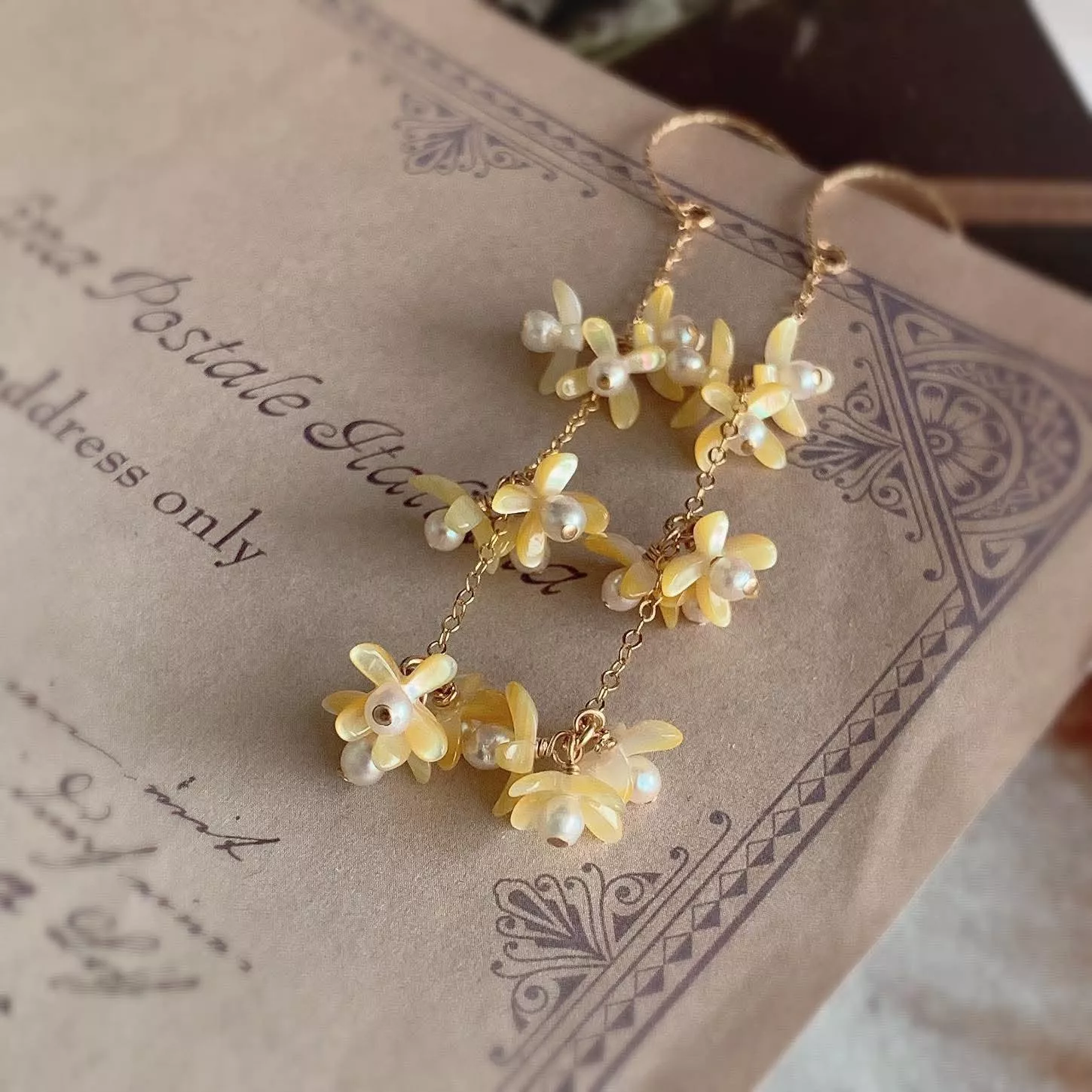 14KGF  ❘  花影流光 黃蝶貝、珍珠 耳環