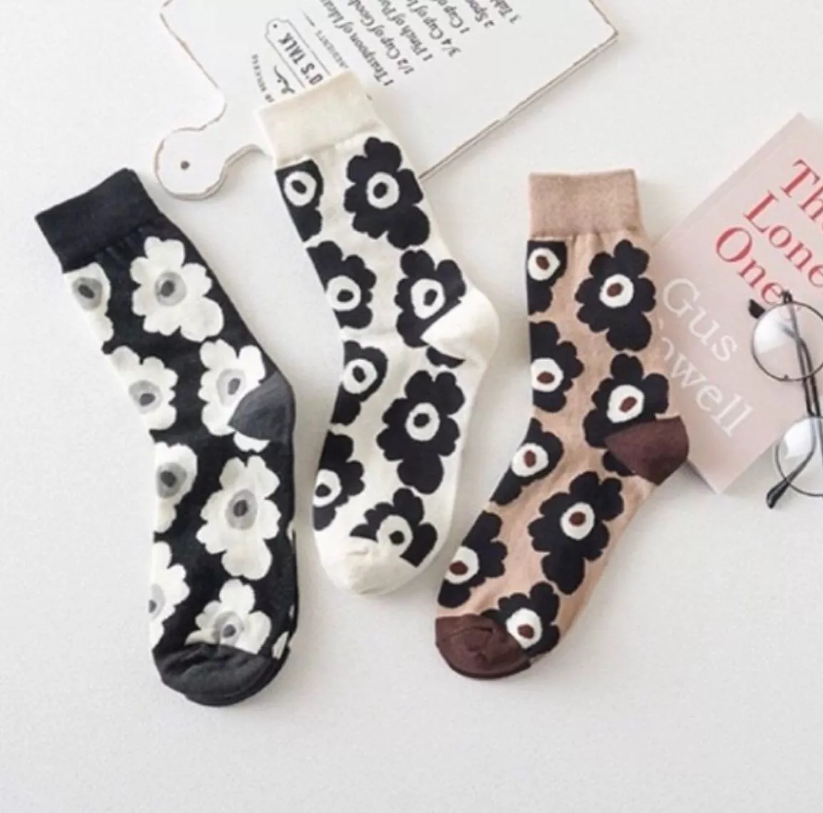 必備單品小花襪