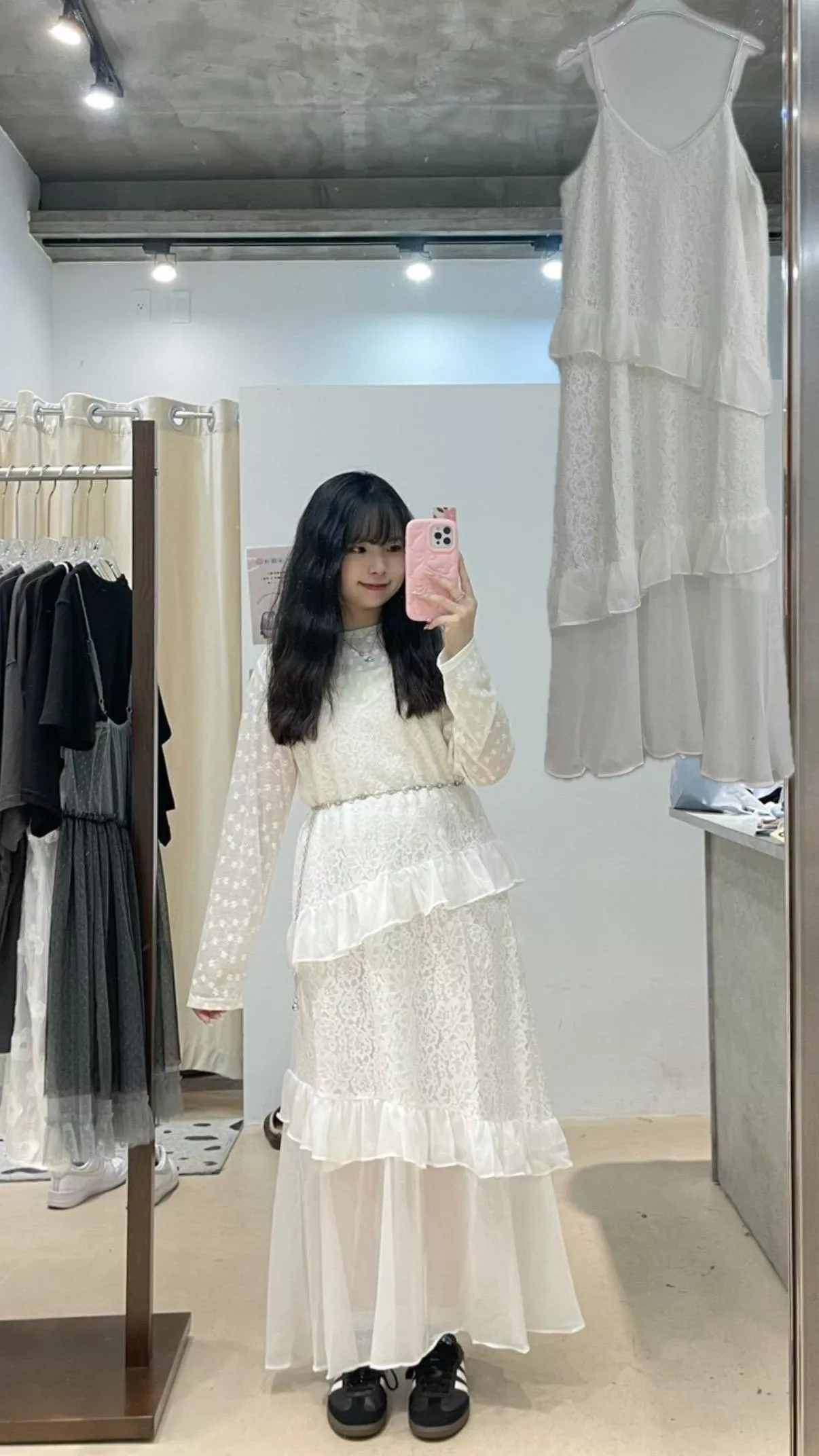 蕾絲不規則吊帶洋裝