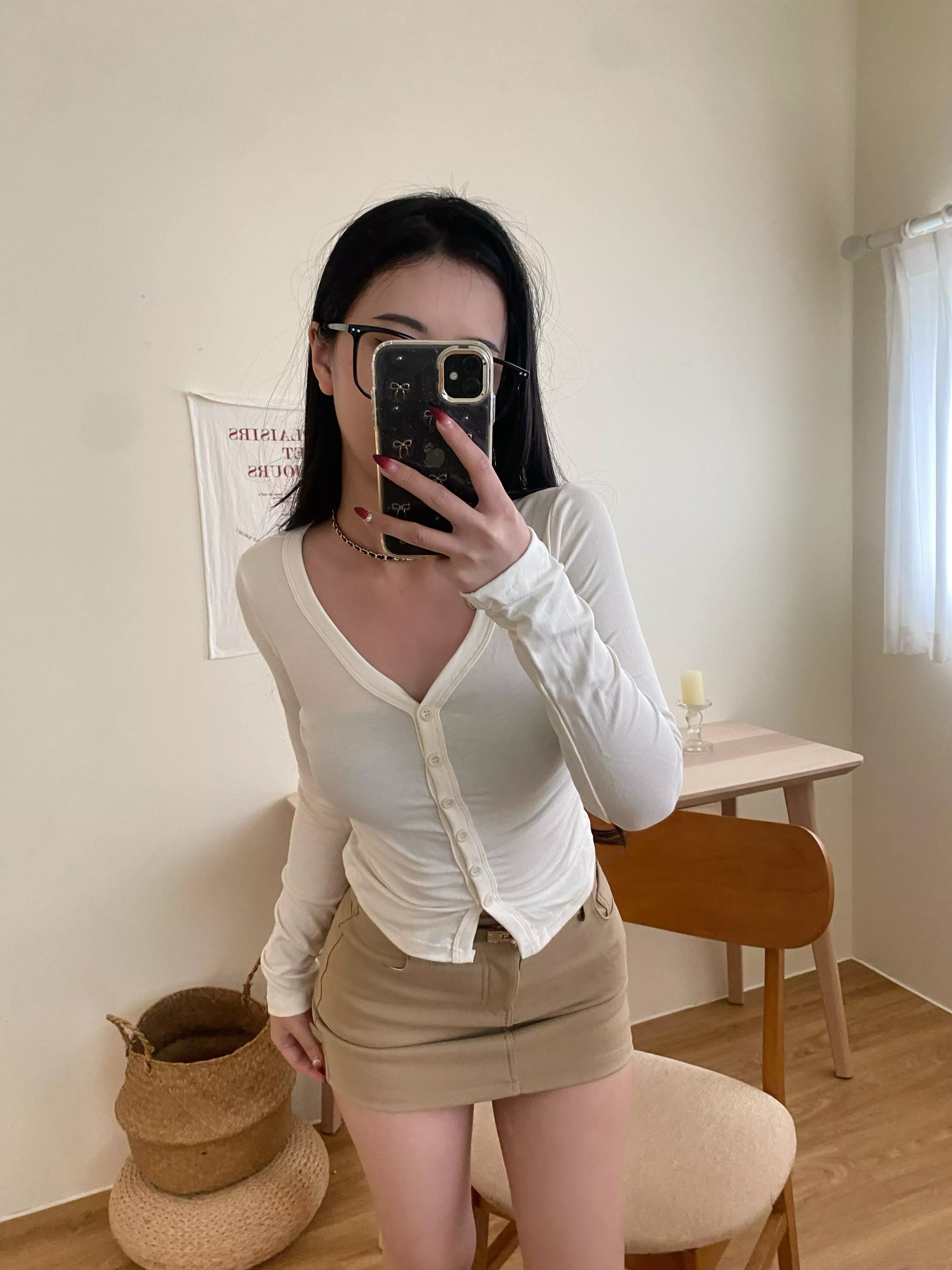 純欲網感少女排扣上衣