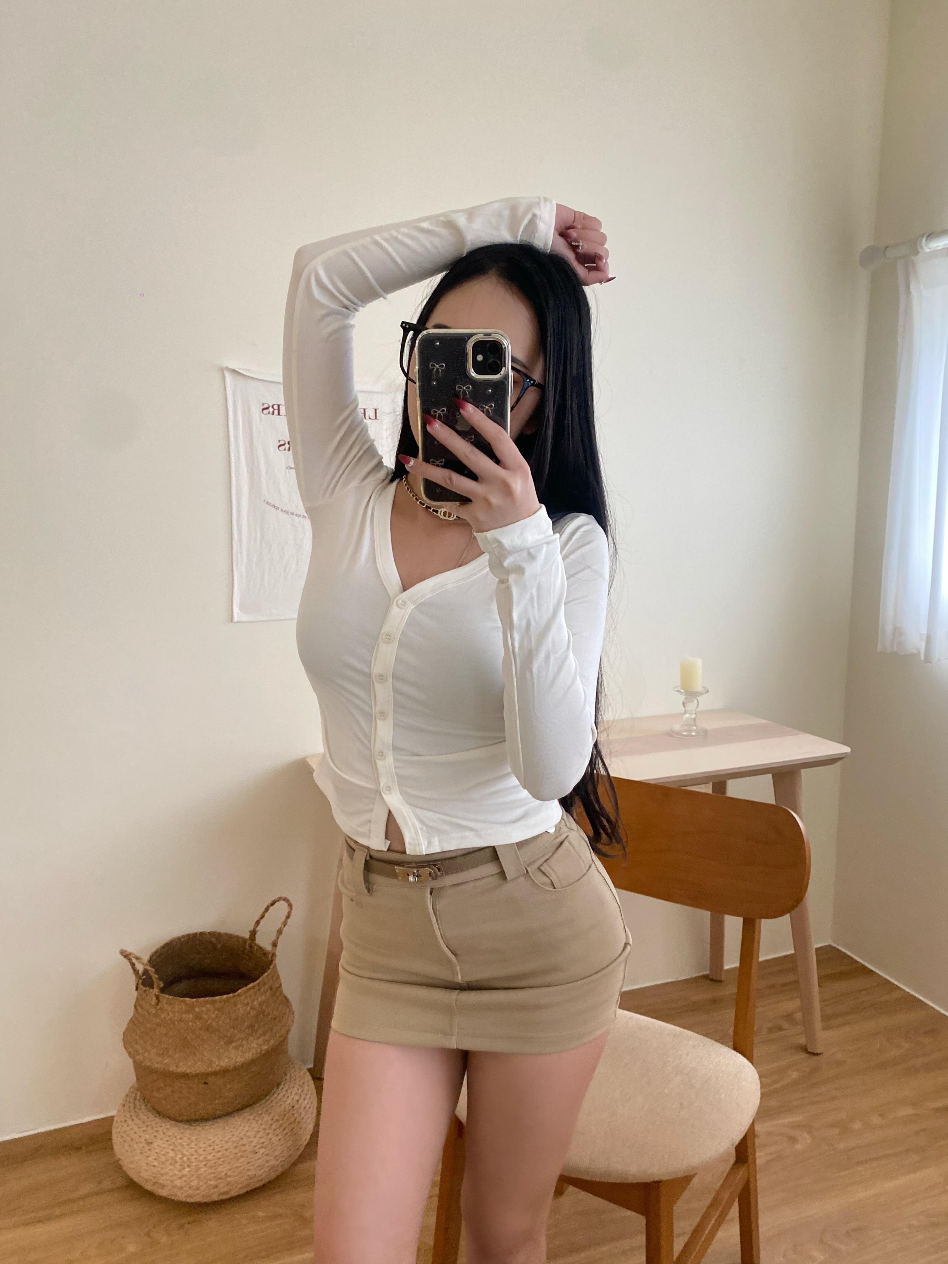純欲網感少女排扣上衣