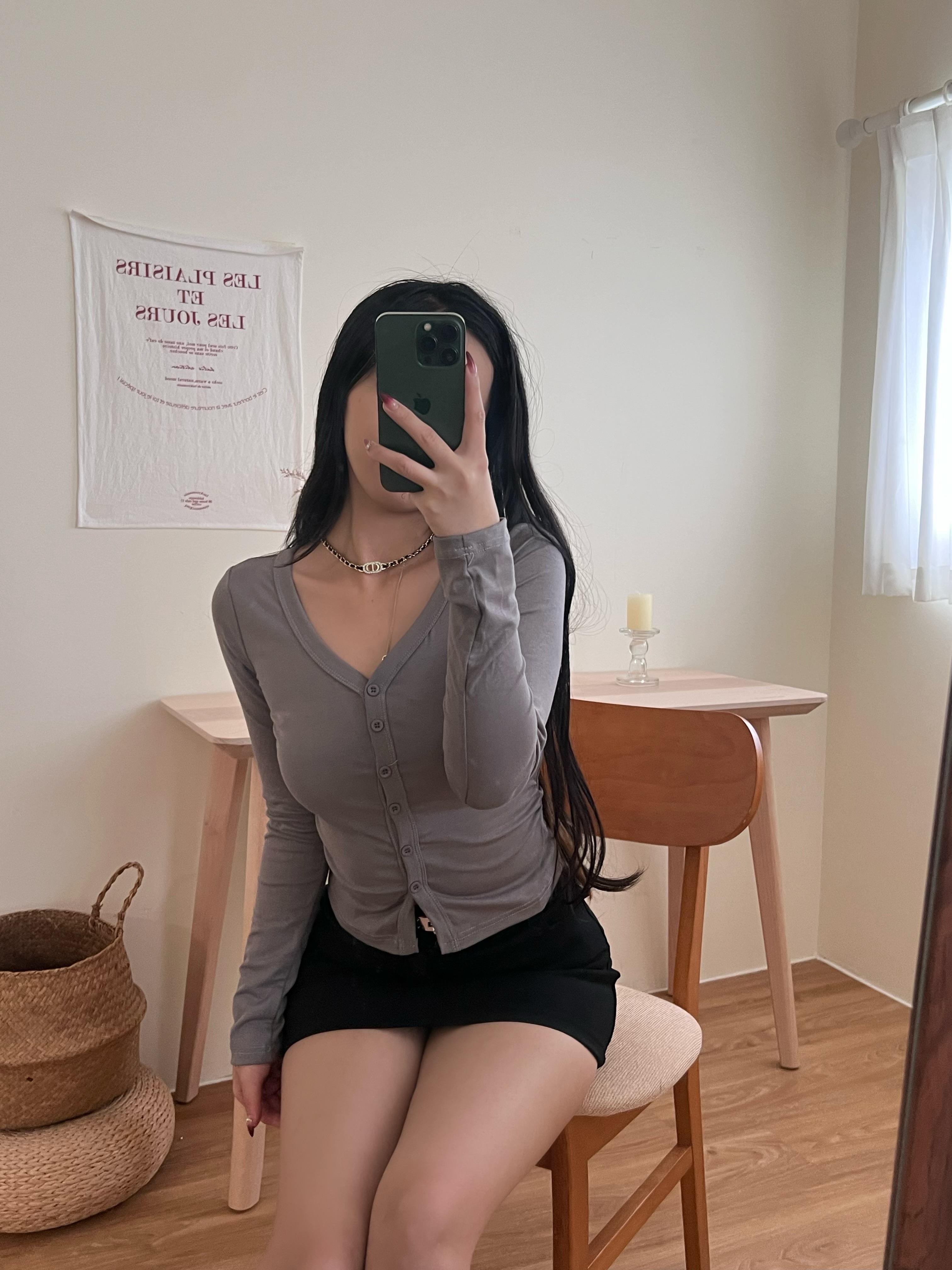 純欲網感少女排扣上衣