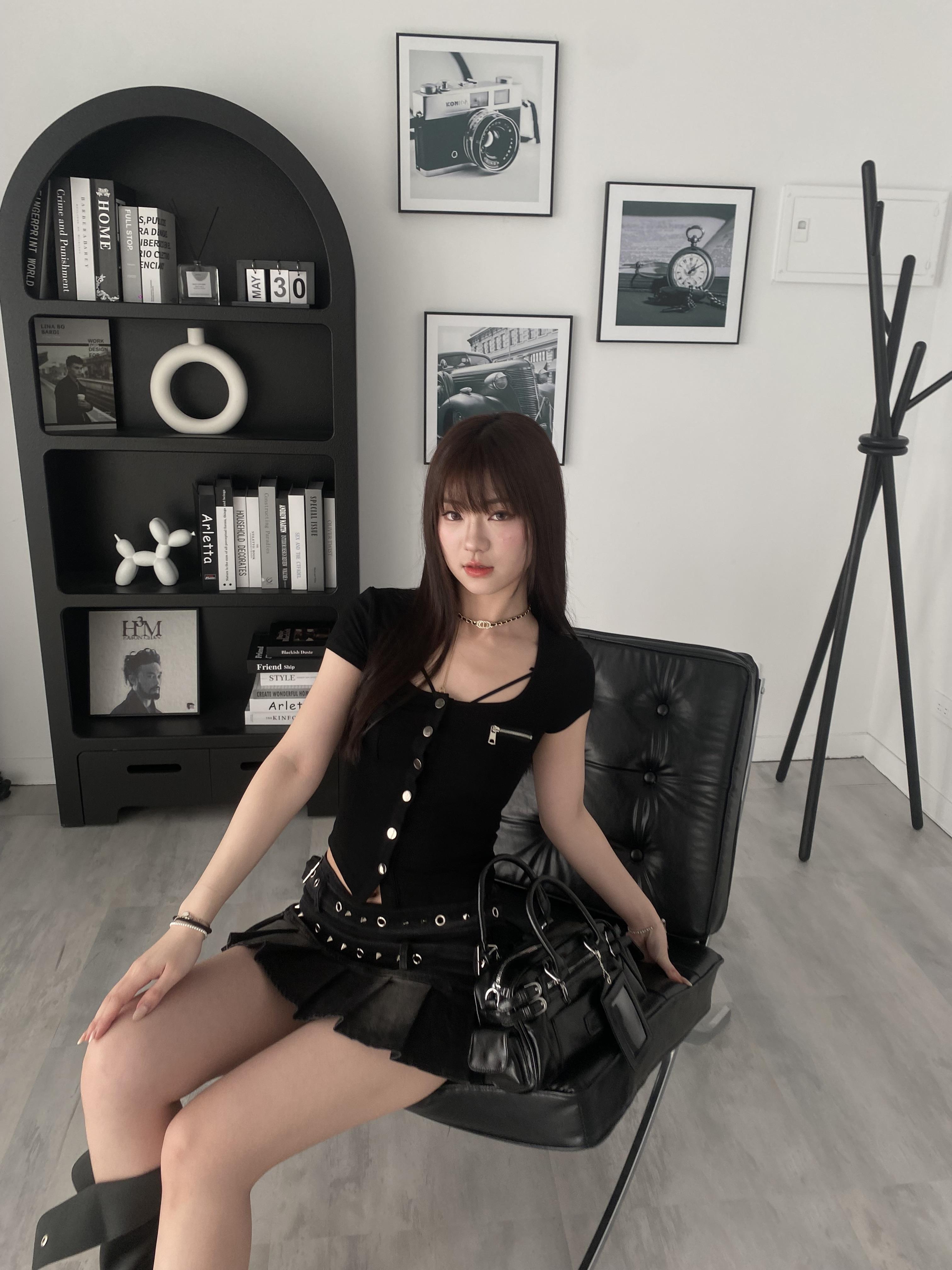 （套裝優惠價🖤）小眾辣妹上衣/卯丁腰帶短褲