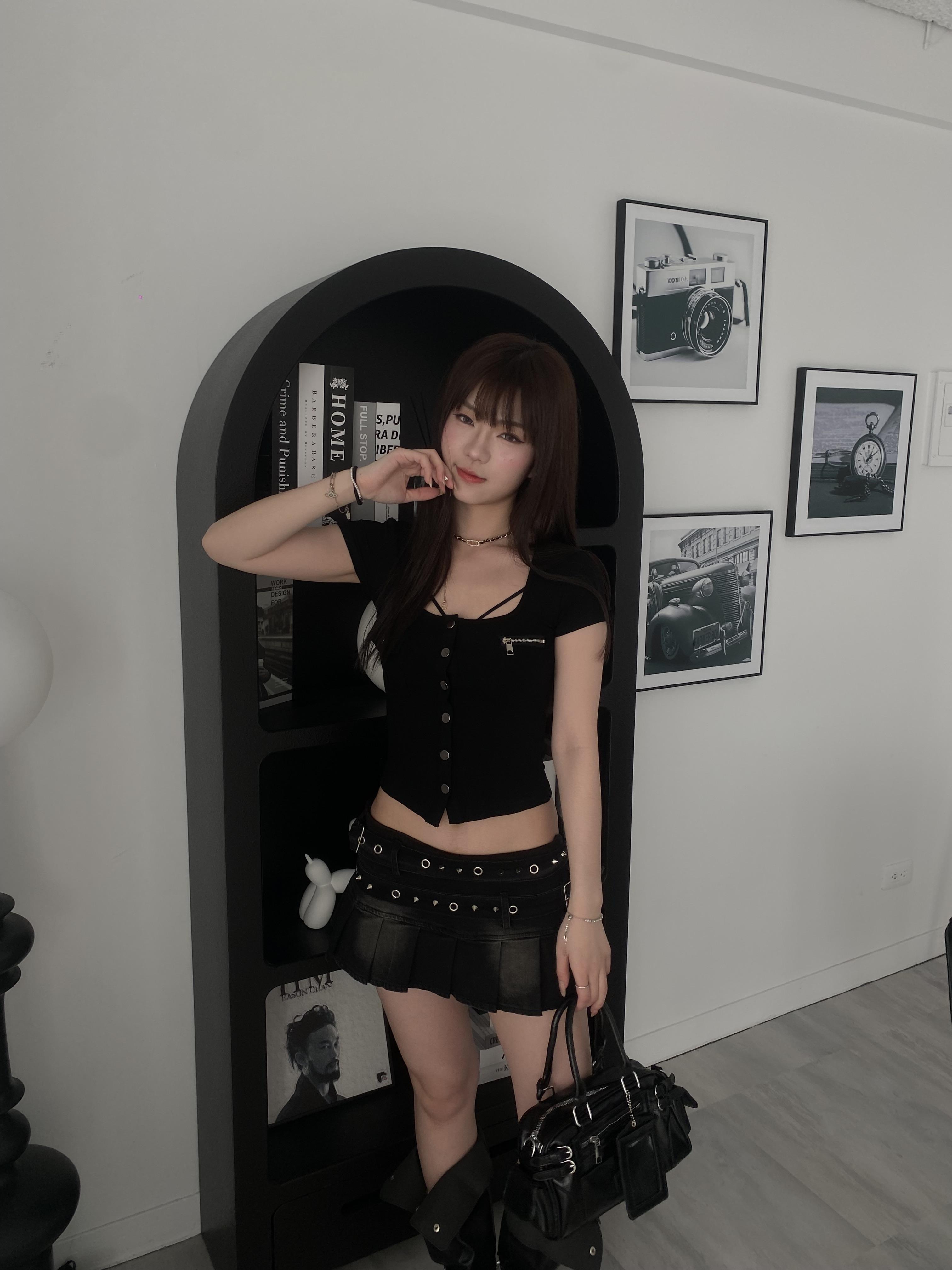 （套裝優惠價🖤）小眾辣妹上衣/卯丁腰帶短褲