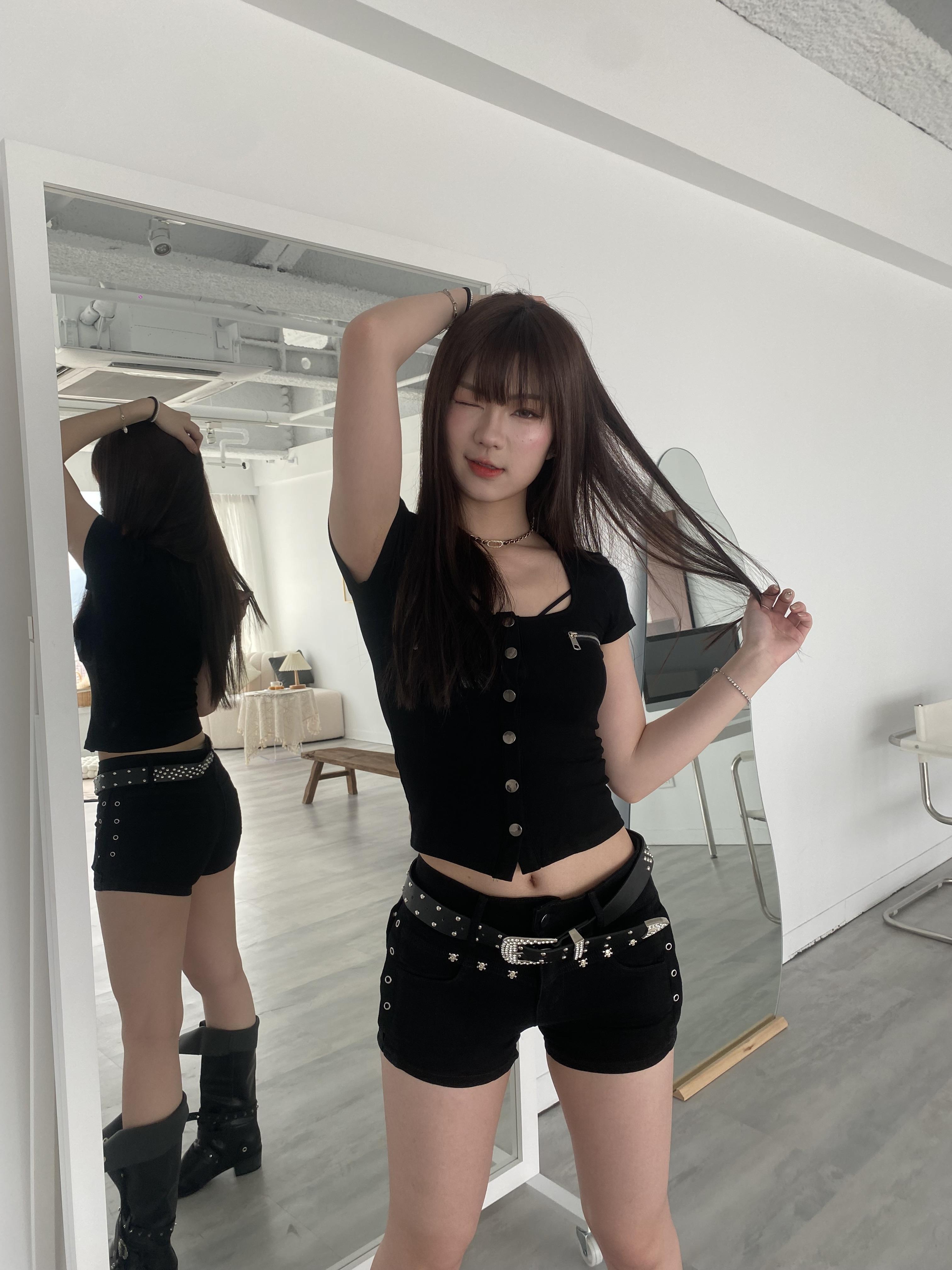（套裝優惠價🖤）小眾辣妹上衣/卯丁腰帶短褲