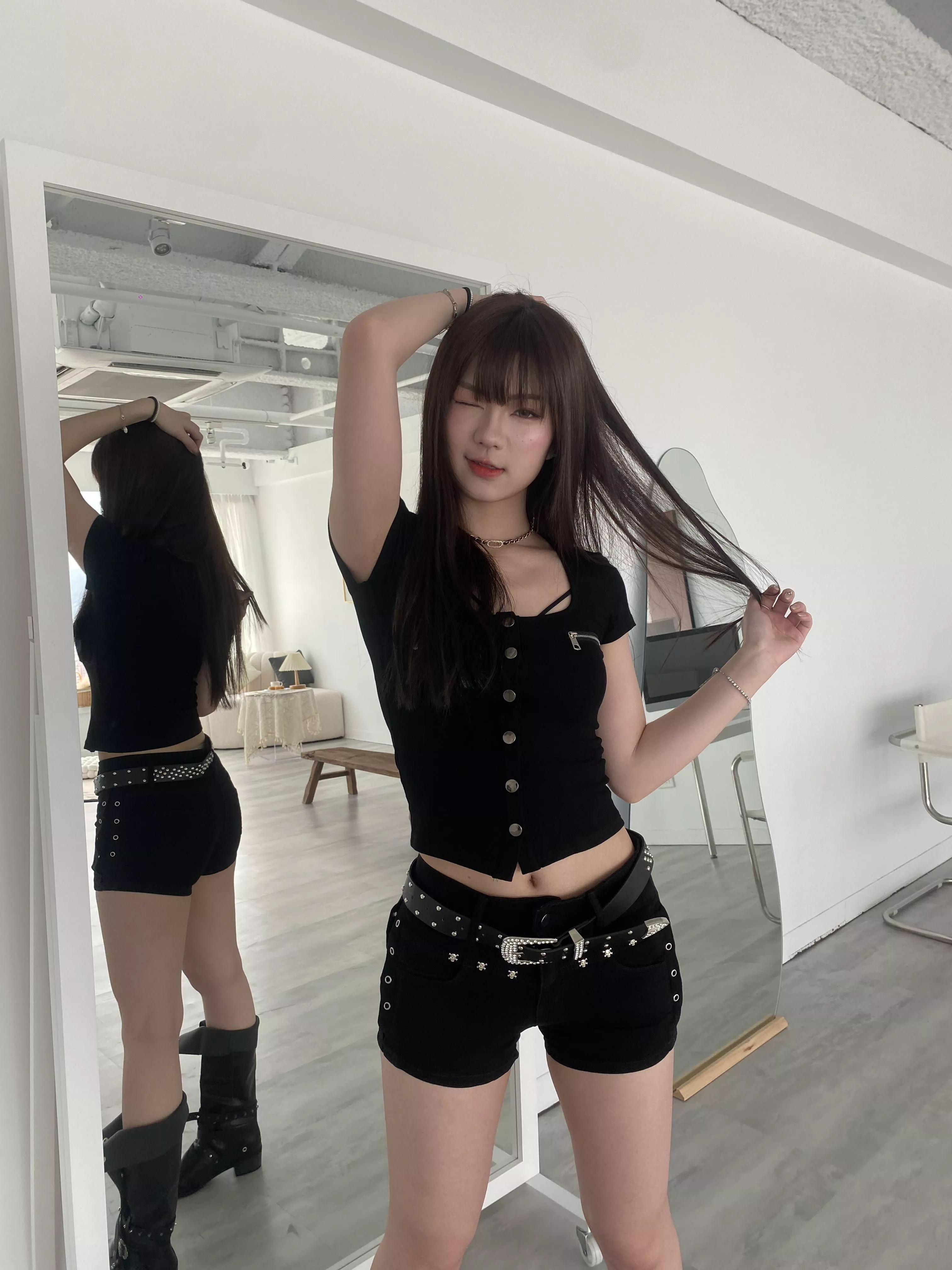 （套裝優惠價🖤）小眾辣妹上衣/卯丁腰帶短褲