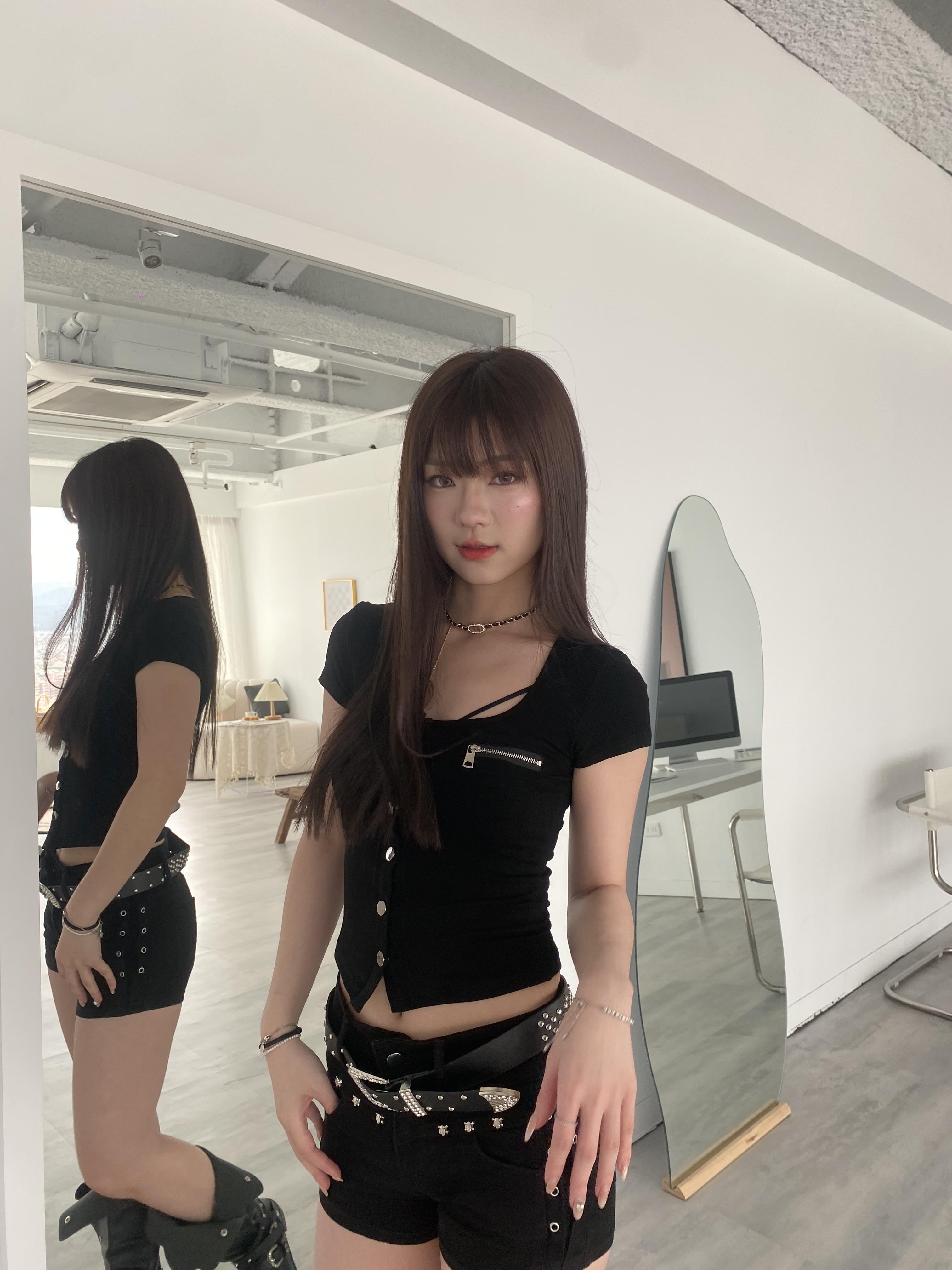 （套裝優惠價🖤）小眾辣妹上衣/卯丁腰帶短褲