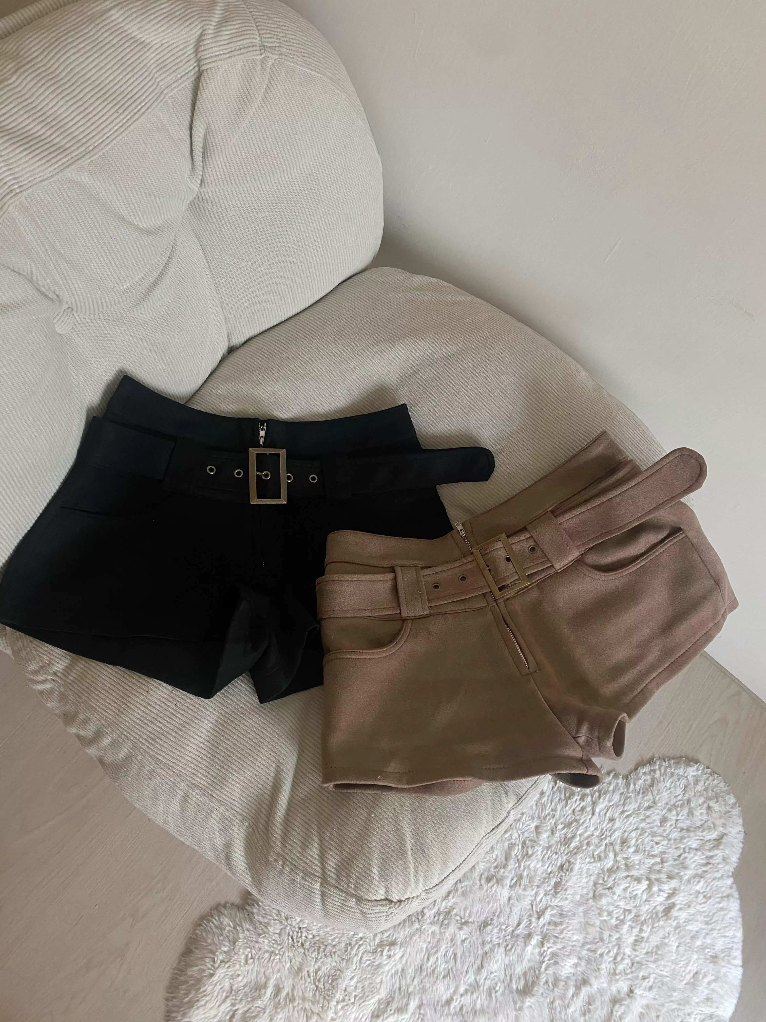 秋冬麂皮拉鍊腰帶短褲(2colors)
