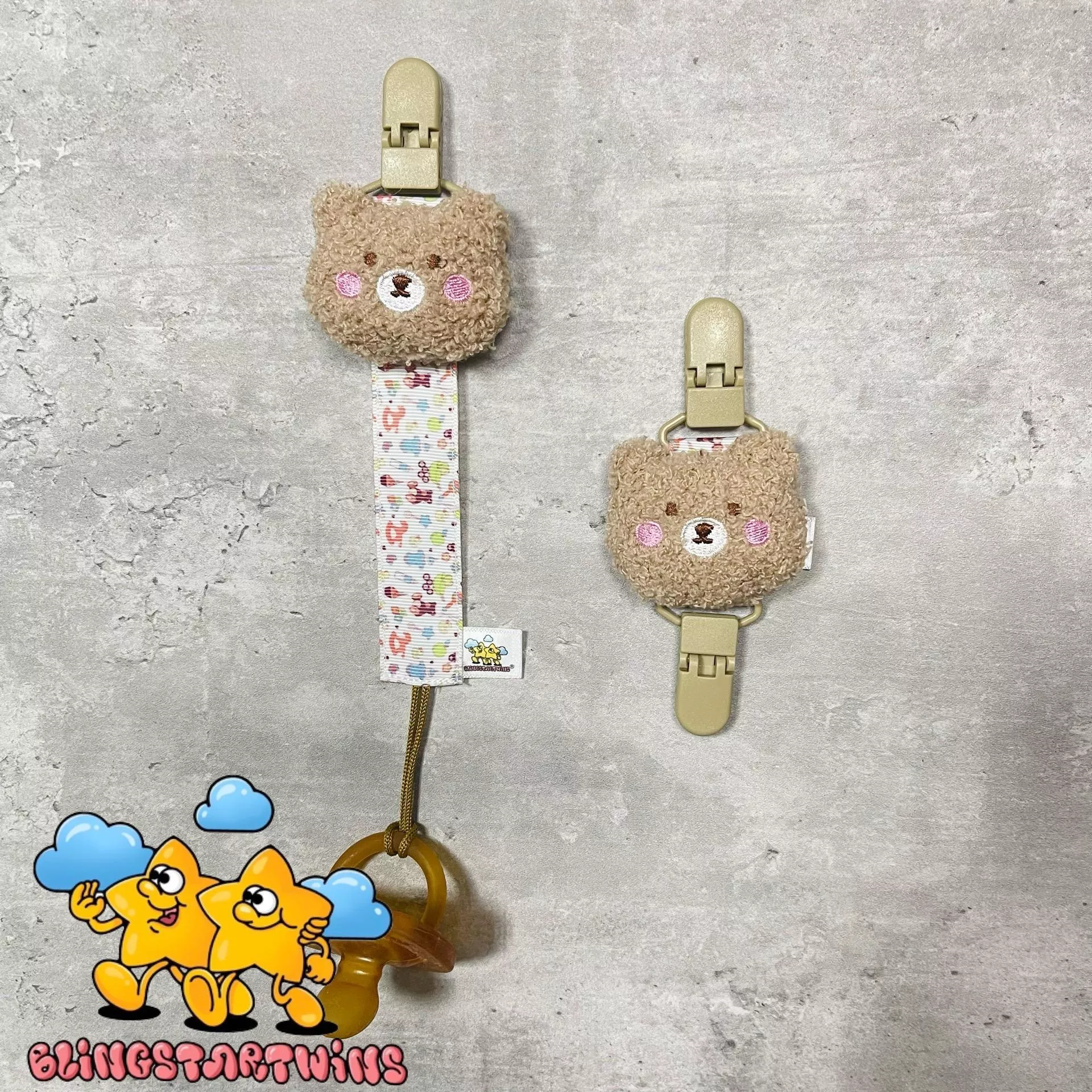 Blingstartwins®️奶茶熊系列奶嘴練vs萬用夾 Blingstartwins®️奶茶熊系列奶嘴練vs萬用夾