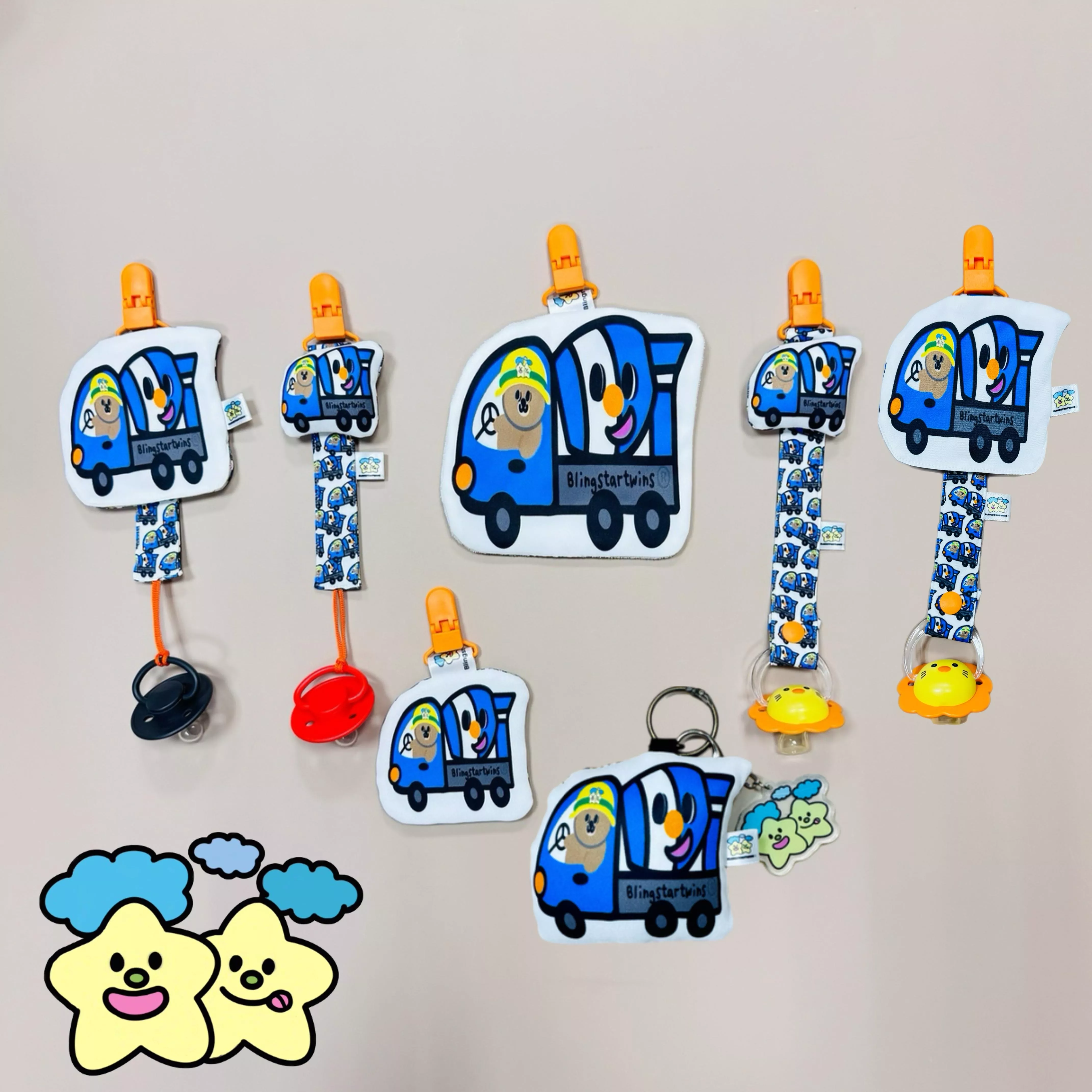 Blingstartwins®️水泥車系列(平安符袋 , 奶嘴防塵罩組 , 奶嘴鍊 , 手帕夾)