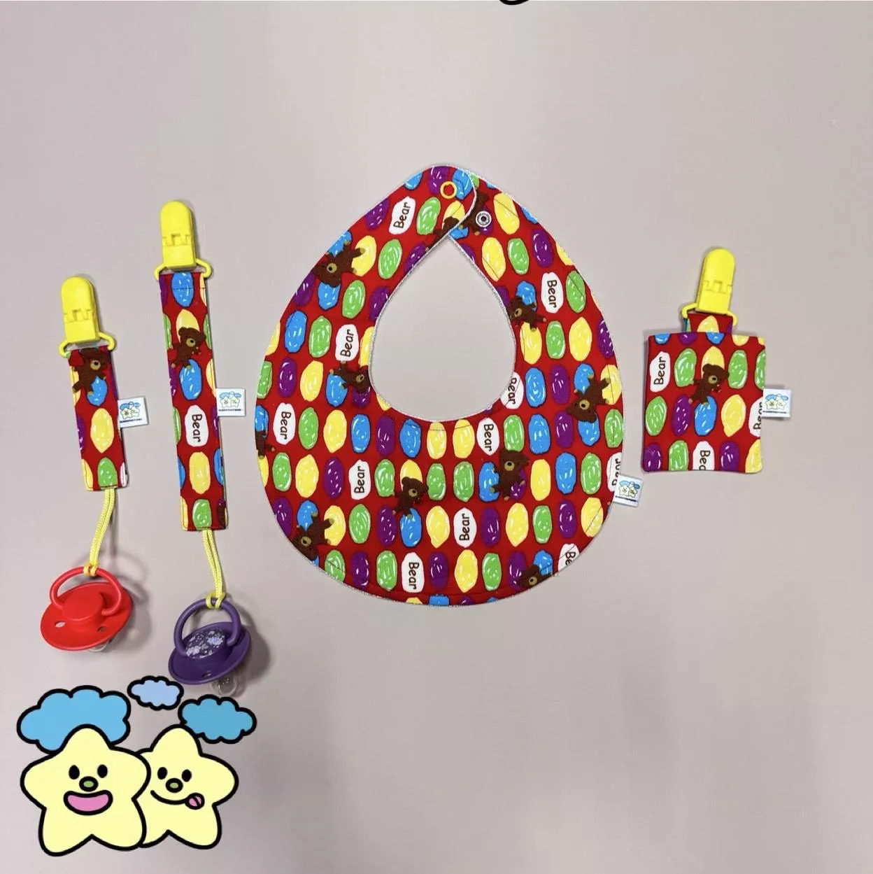 Blingstartwins®️糖果小熊-手作圍兜 / 三件組 / 平安符袋 / 奶嘴鍊