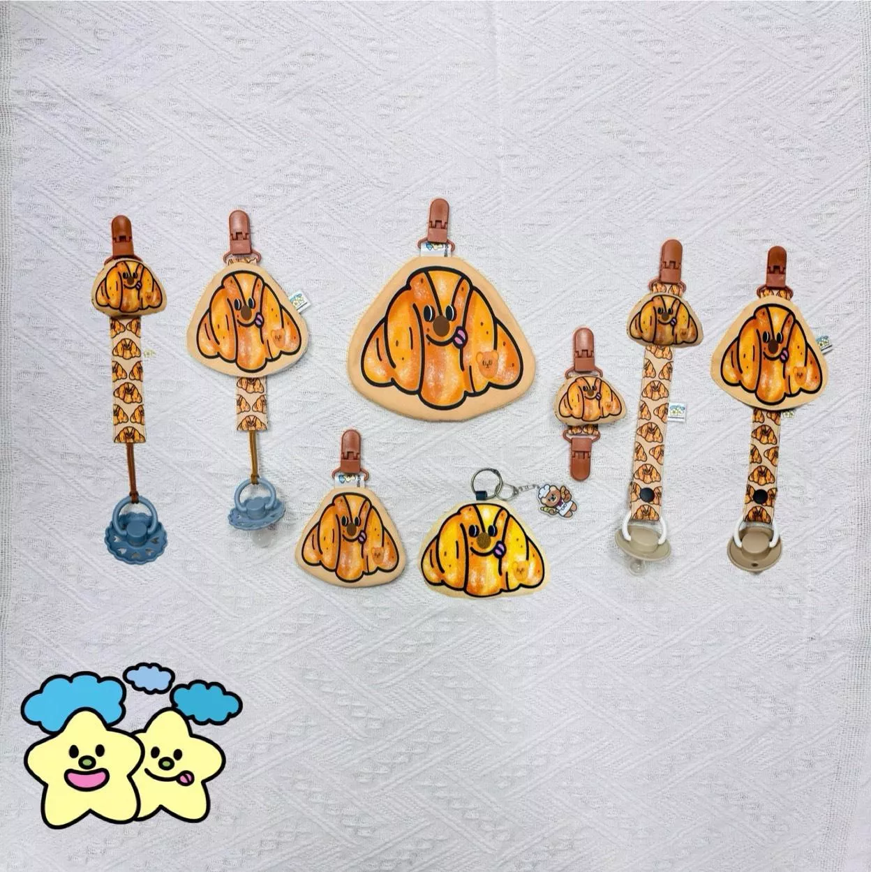 Blingstartwins®️可頌系列(平安符袋 , 奶嘴防塵罩組 , 奶嘴鍊 , 手帕夾)