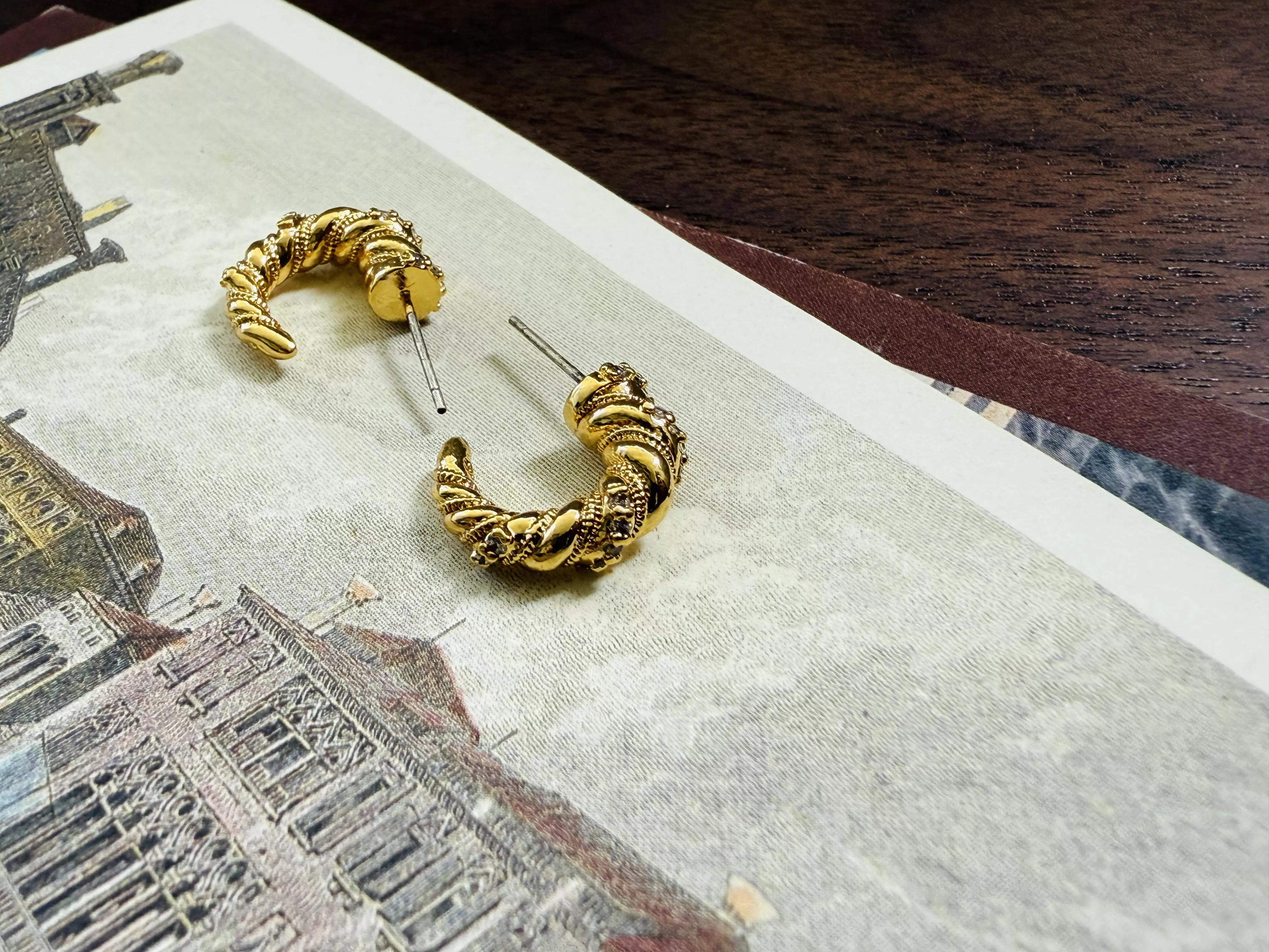 可頌小牛角 小圓圈耳環 黃銅厚鍍18K金