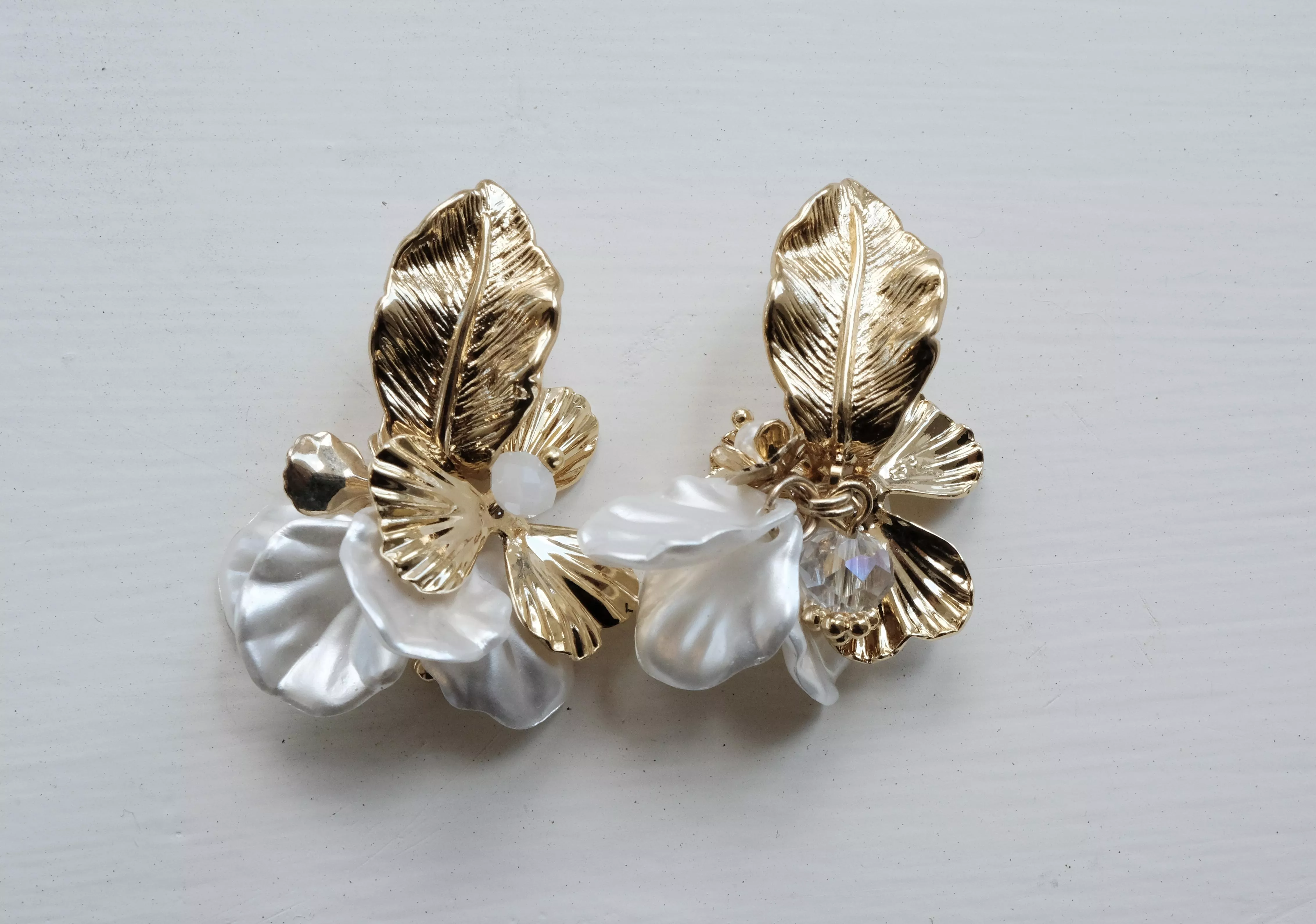 情人節限定 浪漫雪白裙擺 垂墜耳環 耳夾 情人節限定 浪漫雪白裙擺 垂墜耳環 耳夾