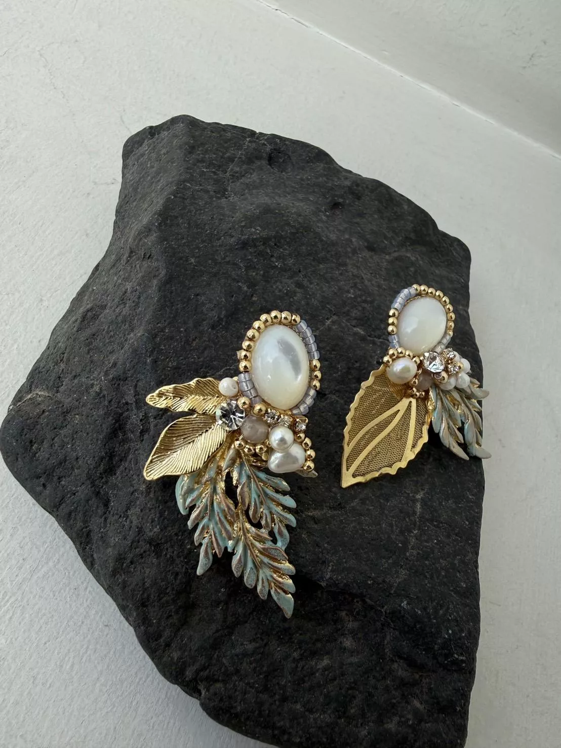 藤蔓月桂樹 天河石 白蝶貝 兩色 水晶礦石 耳環 耳針