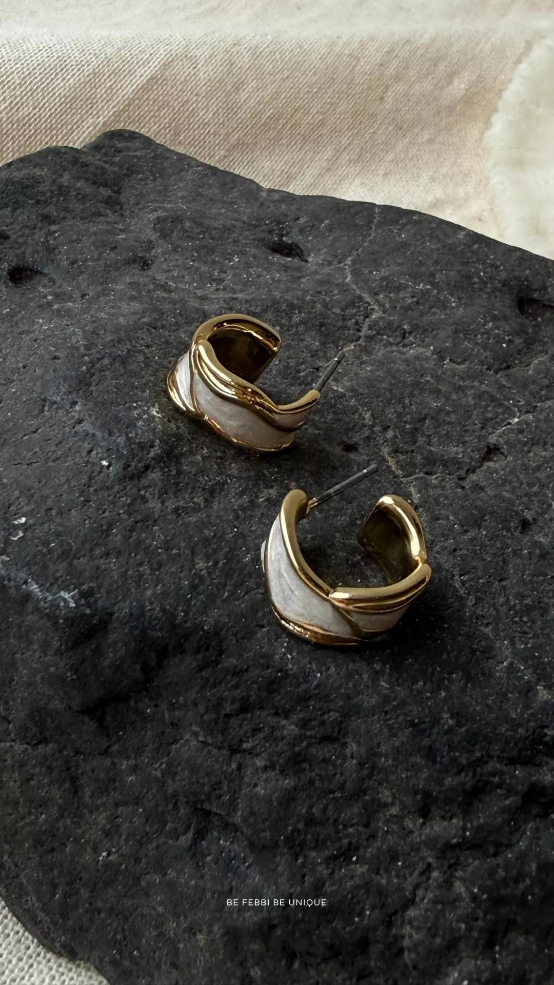 B款 珍珠白琺瑯圈圈耳環