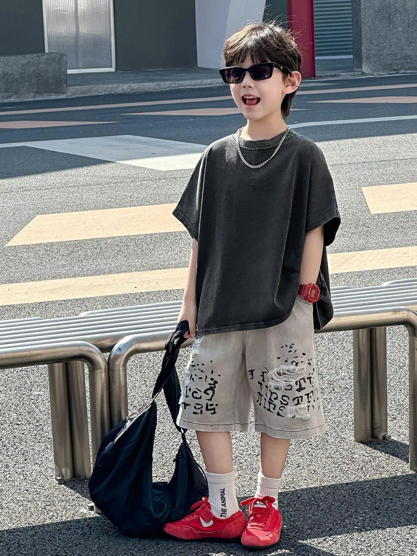 韓版預購 韓版男童 仿舊上衣 & 破破牛仔短褲 （90～150）