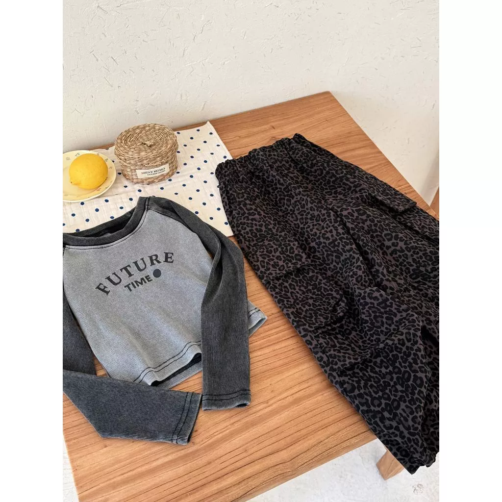 北屯實體店❤現貨 大童~韓版 彈力字母拼接袖上衣✩米米童著-A0048