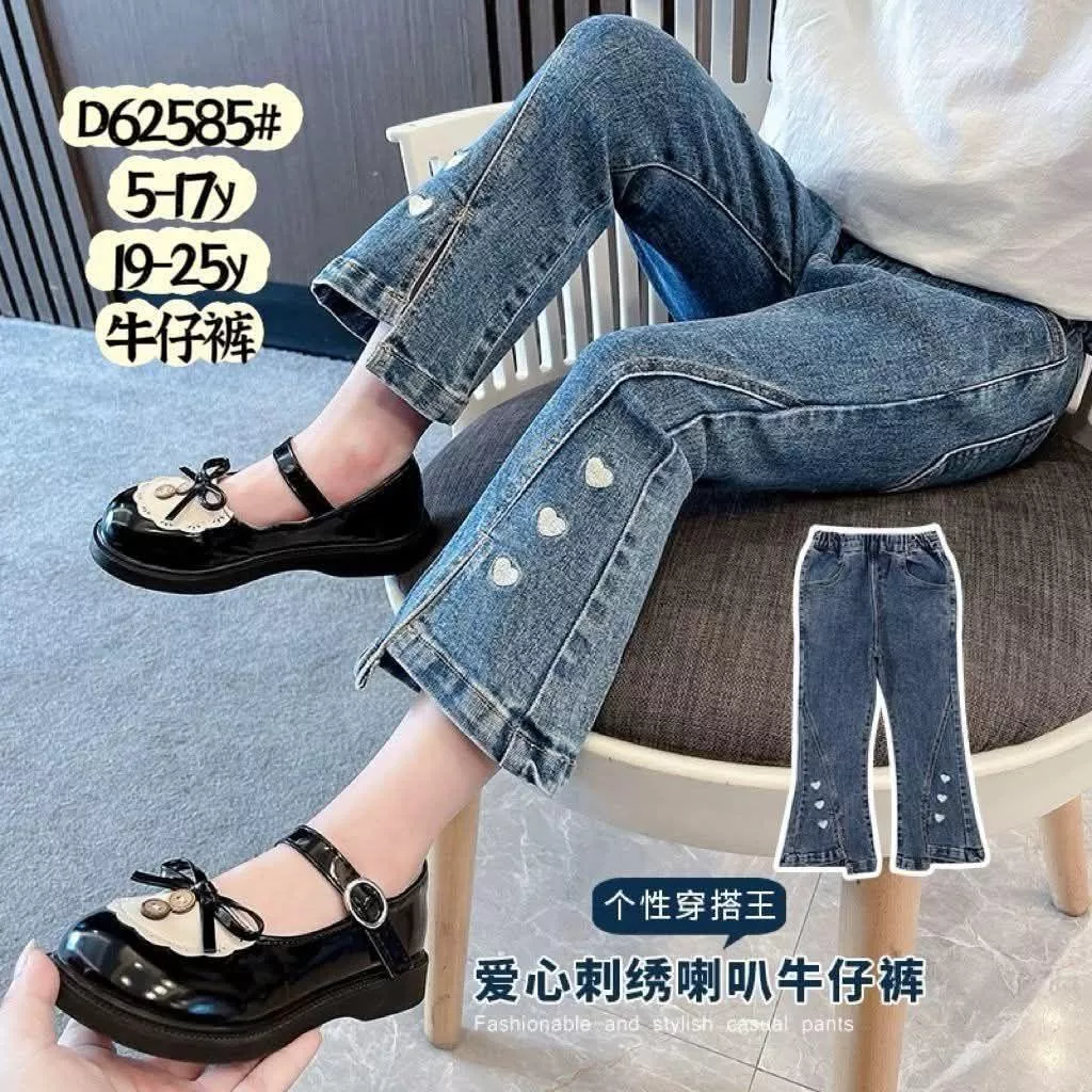 北屯實體店❤現貨 刺繡愛心開岔牛仔喇叭褲✩米米童著-A0167