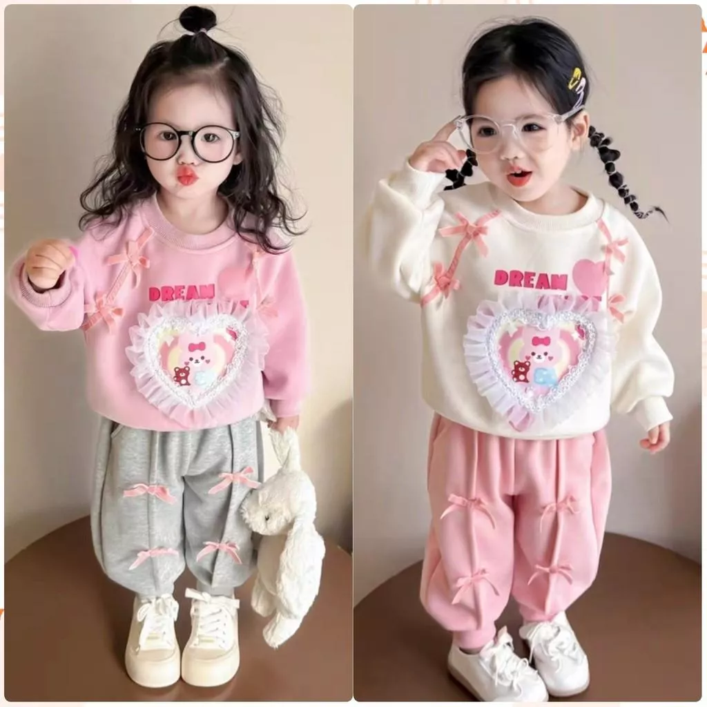 北屯實體店❤現貨 絨布緞帶熊熊圓領大學T+蝴蝶結縮口長褲 套裝✩米米童著-A0256