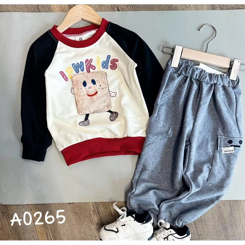 北屯實體店❤現貨 拼接袖方塊人圓領大學T✩米米童著-A0265