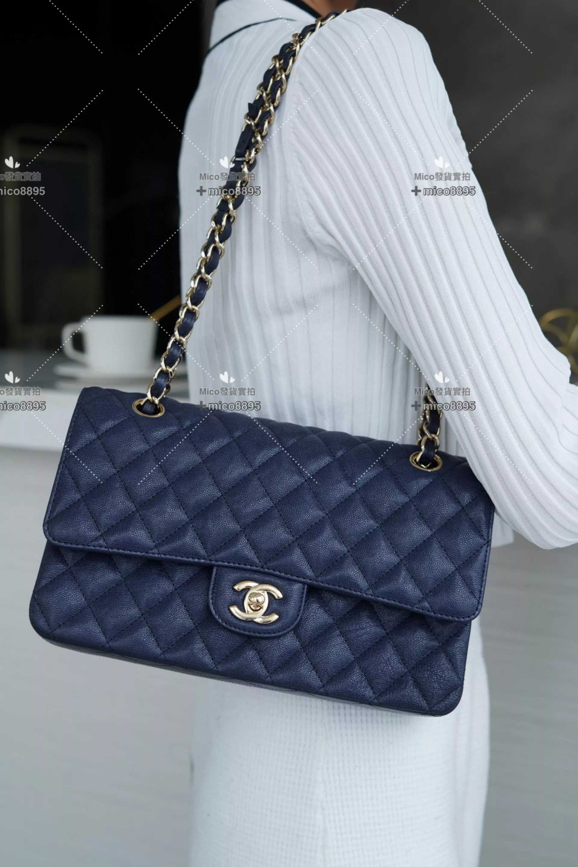 Chanel 𝗖𝗹𝗮𝘀𝘀𝗶𝗰 𝗙𝗹𝗮𝗽 |水洗胎牛 中號 深藍 淡金釦 25cm