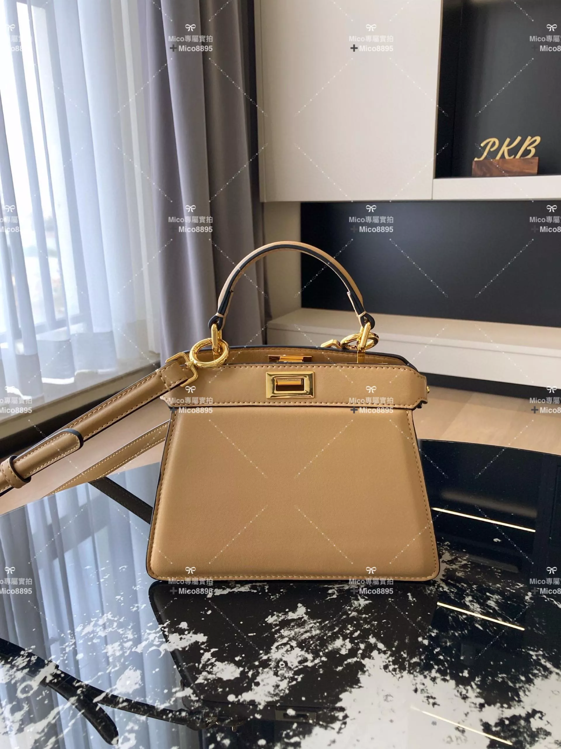 Fendi 卡其色 𝐩𝐞𝐞𝐤𝐚𝐛𝐨𝐨 𝐢𝐬𝐞𝐞𝐮小貓包 納帕羊皮 20cm