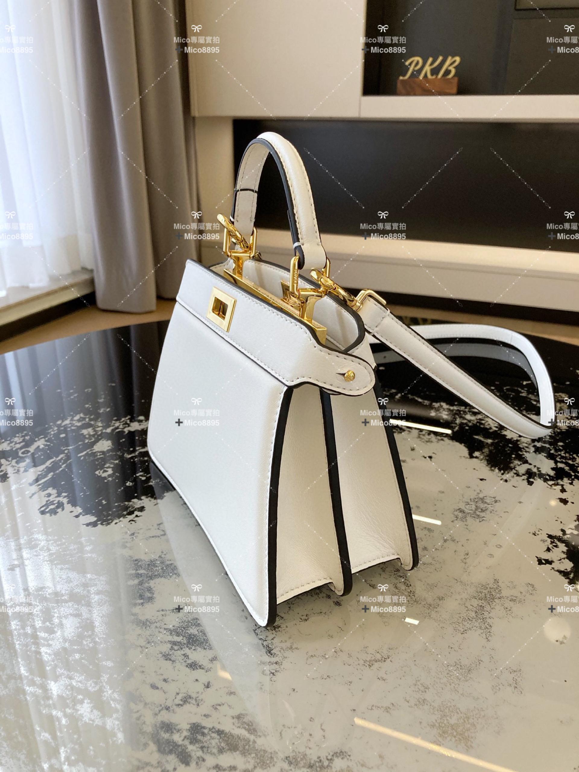 Fendi 奶白色 𝐩𝐞𝐞𝐤𝐚𝐛𝐨𝐨 𝐢𝐬𝐞𝐞𝐮小貓包 納帕羊皮 20cm