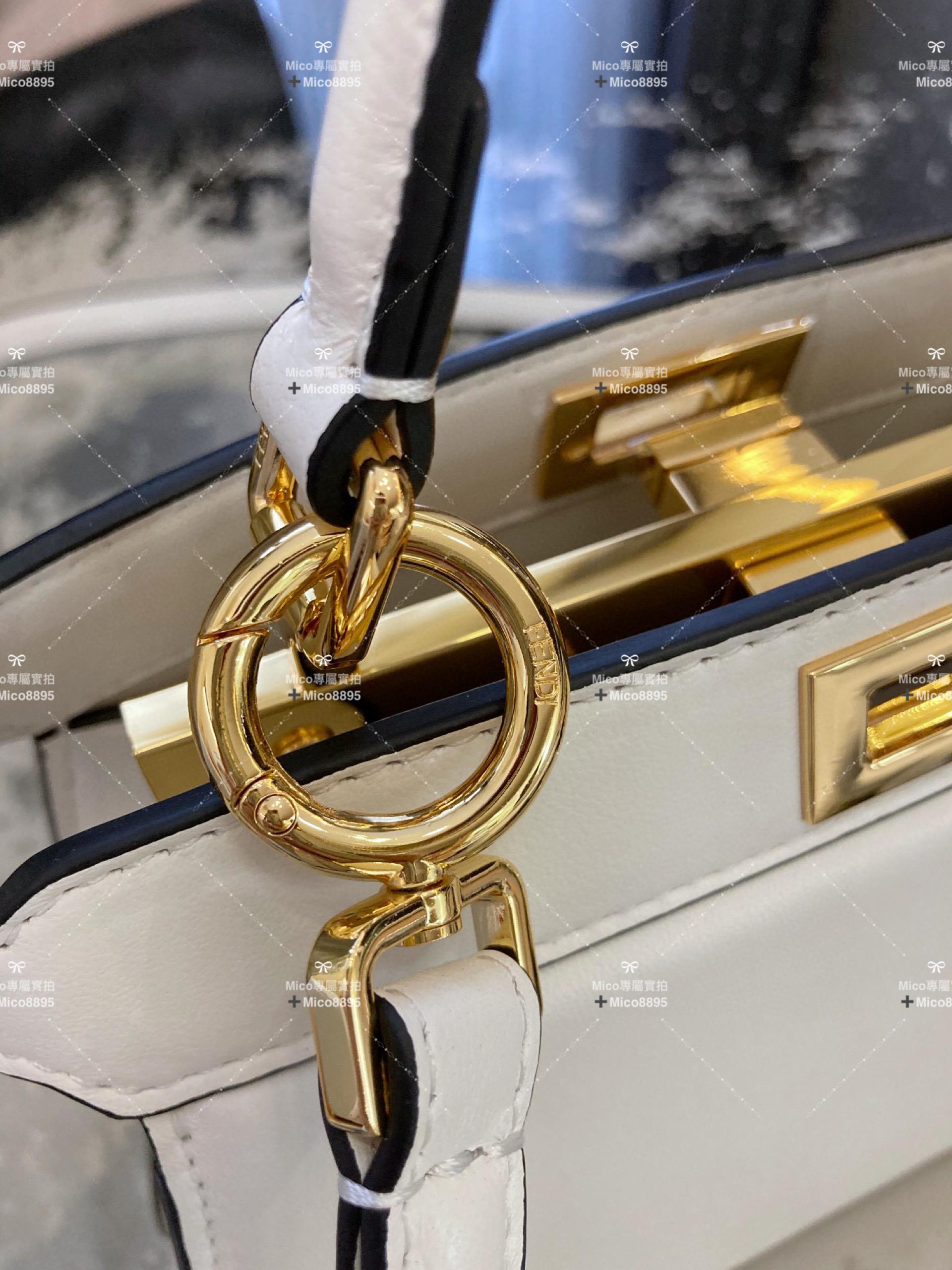 Fendi 奶白色 𝐩𝐞𝐞𝐤𝐚𝐛𝐨𝐨 𝐢𝐬𝐞𝐞𝐮小貓包 納帕羊皮 20cm