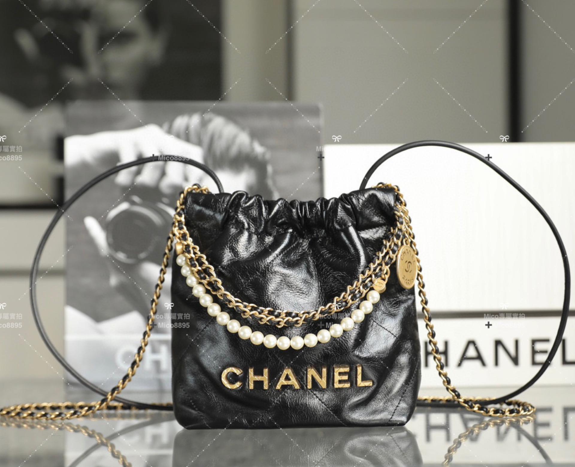 CHANEL 春夏系列 火爆珍珠鏈條𝖬𝗂𝗇𝗂 𝟤𝟤𝖡𝖺𝗀♥黑色/牛皮𝖩𝖾𝗇𝗇𝗂𝖾同款 尺寸：𝟣𝟫*𝟤𝟢*𝟨 𝖼𝗆