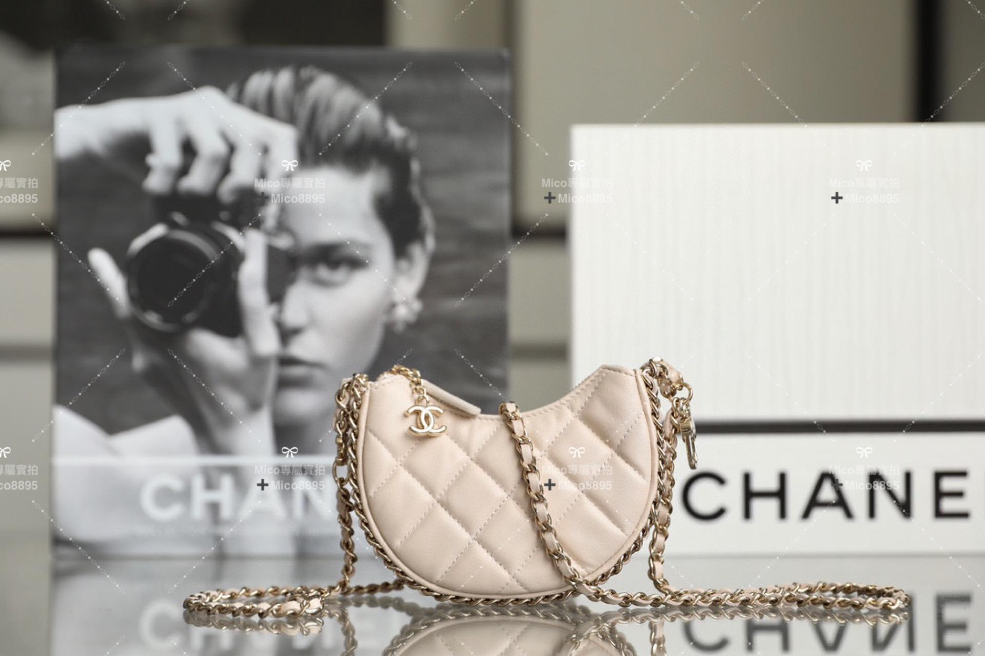 CHANEL 𝟮𝟯𝗣春夏🍀 淡粉🌸 鏈條𝖬𝗂𝗇𝗂半月包/手拿包 尺寸：𝟣𝟢.𝟧*𝟫.𝟧*𝟧 𝖼𝗆