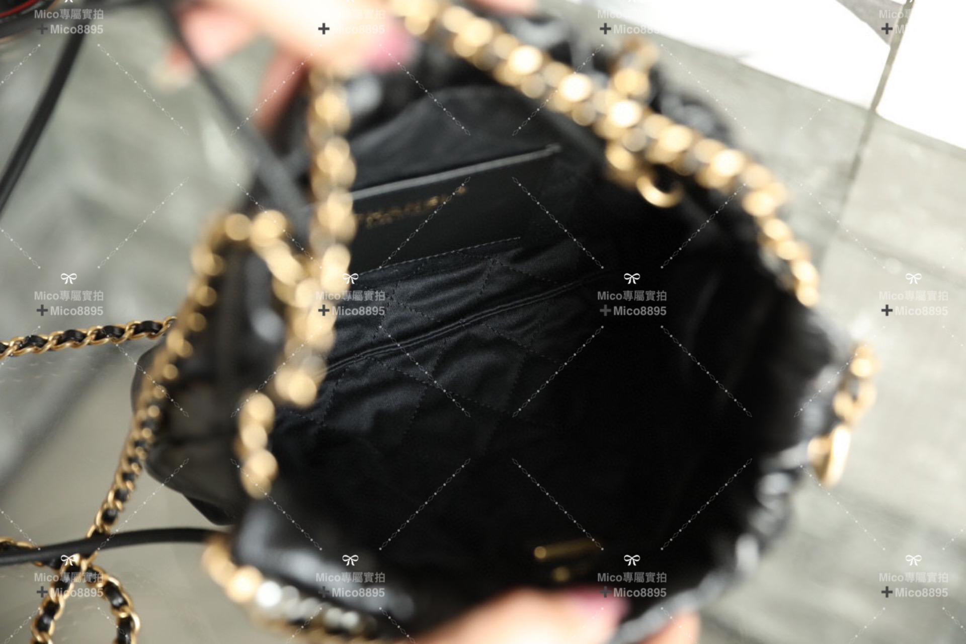 CHANEL 春夏系列 火爆珍珠鏈條𝖬𝗂𝗇𝗂 𝟤𝟤𝖡𝖺𝗀♥黑色/牛皮𝖩𝖾𝗇𝗇𝗂𝖾同款 尺寸：𝟣𝟫*𝟤𝟢*𝟨 𝖼𝗆