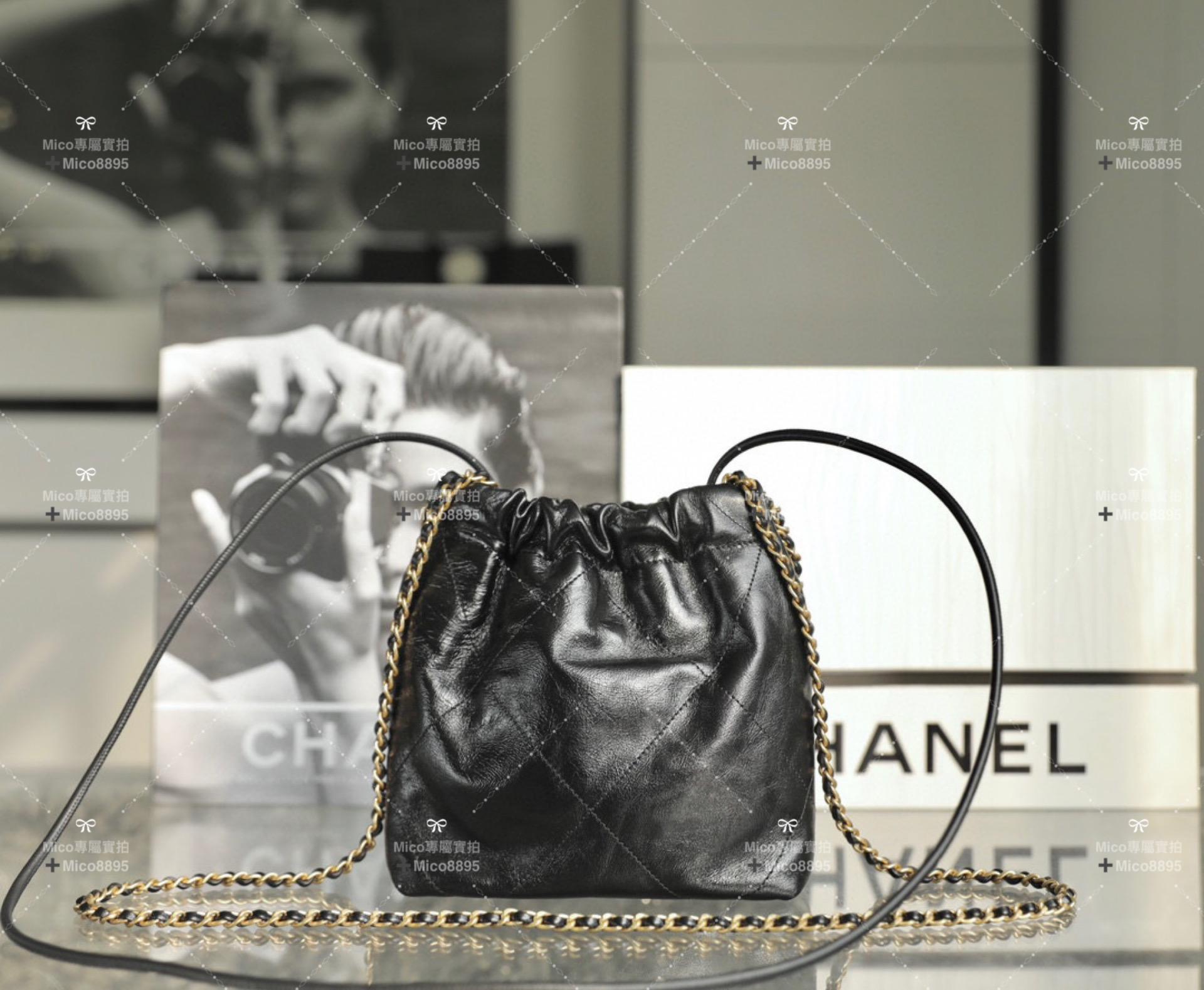 CHANEL 春夏系列 火爆珍珠鏈條𝖬𝗂𝗇𝗂 𝟤𝟤𝖡𝖺𝗀♥黑色/牛皮𝖩𝖾𝗇𝗇𝗂𝖾同款 尺寸：𝟣𝟫*𝟤𝟢*𝟨 𝖼𝗆