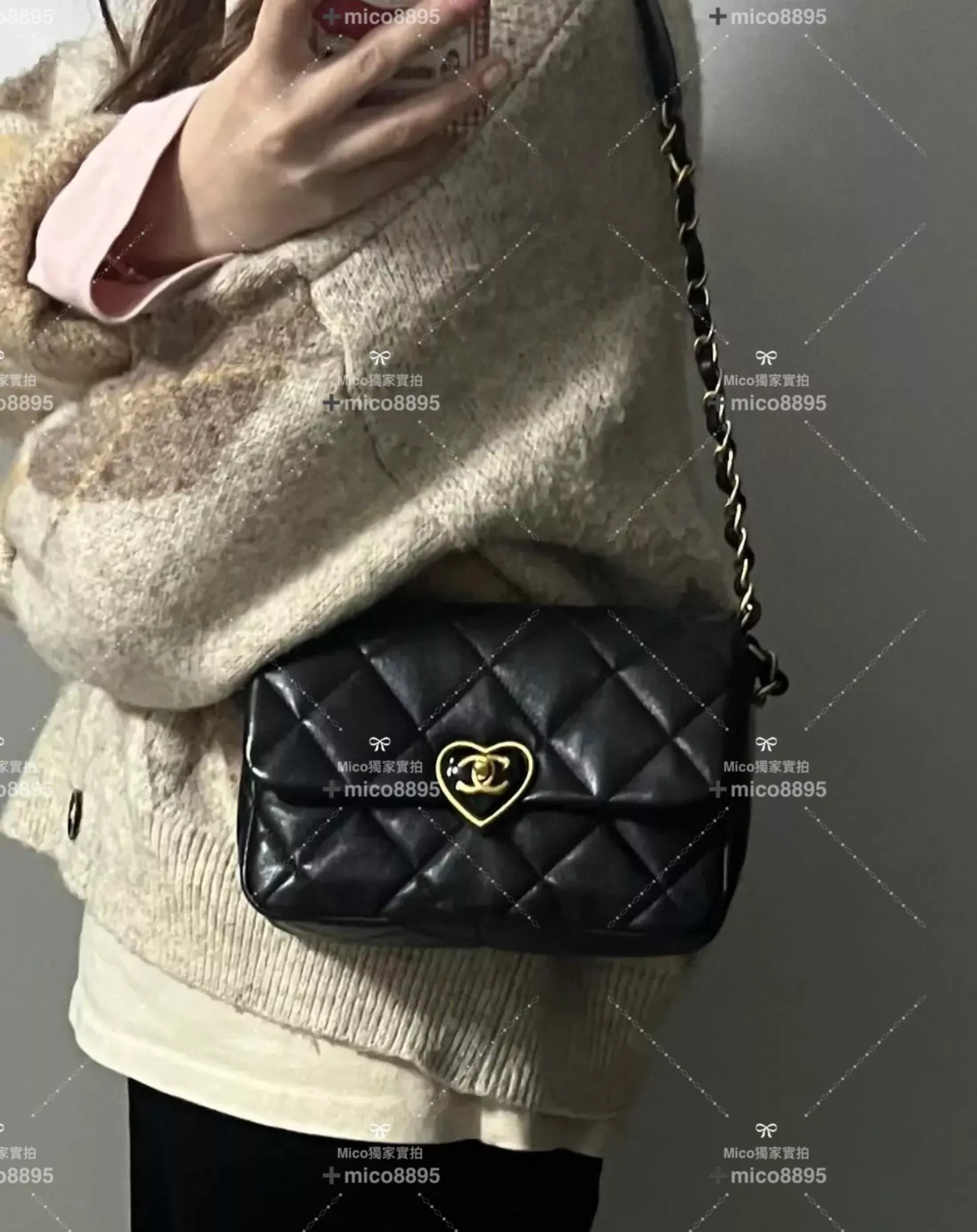 CHANEL 23𝗌愛心琺瑯釦大𝗆𝗂𝗇𝗂口蓋包 CF 21cm 小羊皮/黑色