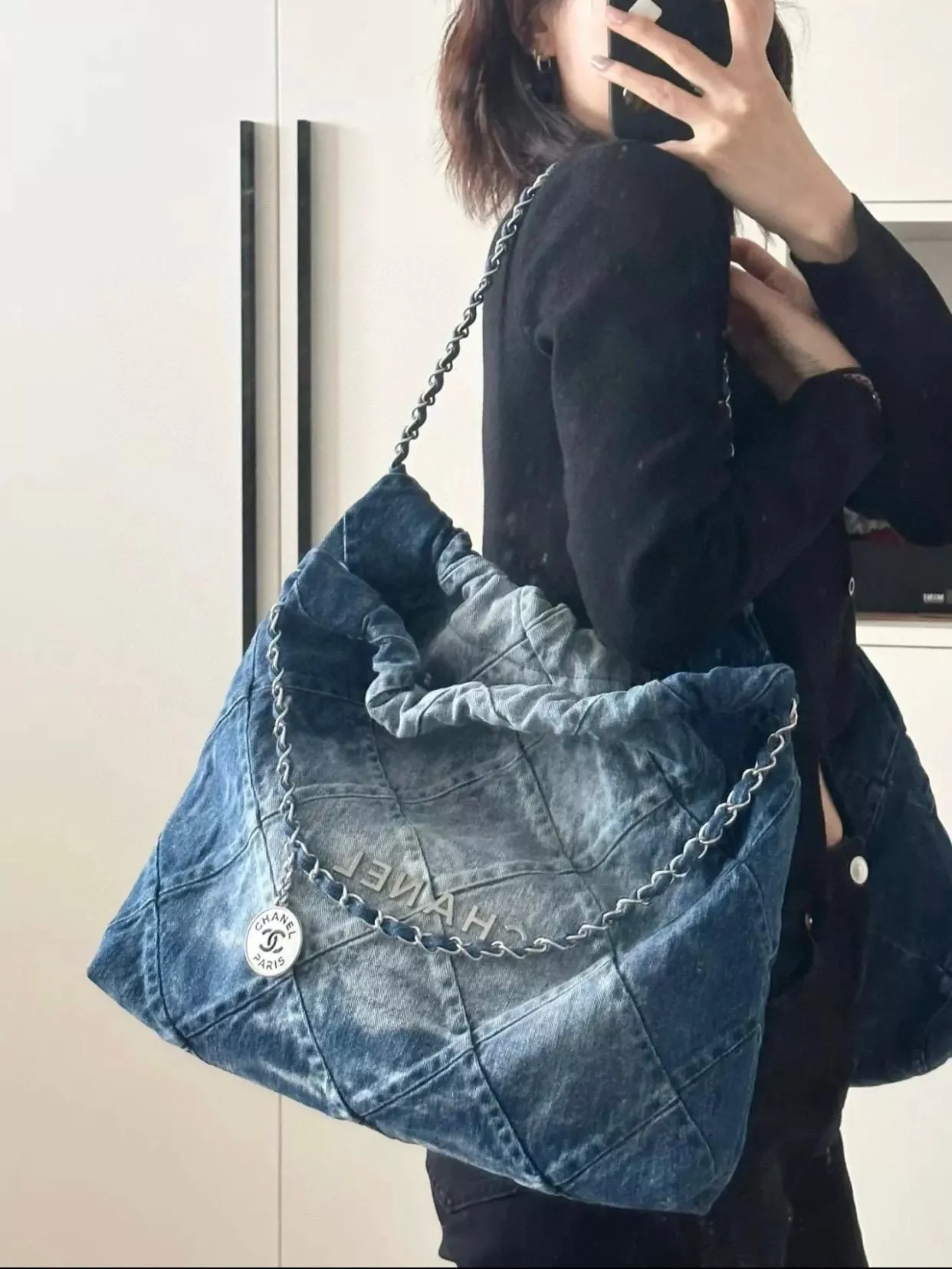 CHANEL 慵懶隨性風格 小號 丹寧/牛仔款 22Bag/22包 尺寸：39*42*8cm