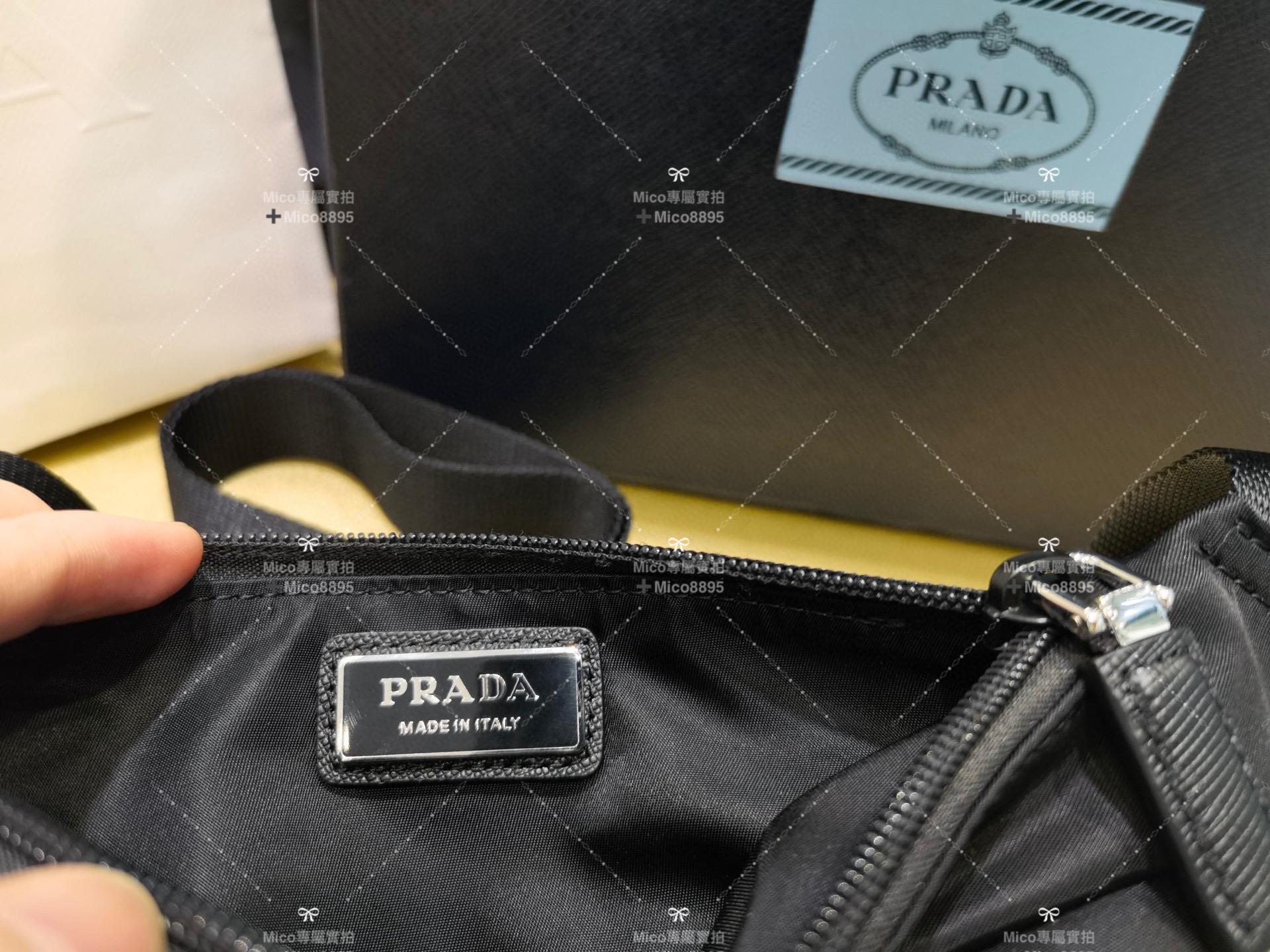 PRADA 尼龍斜挎包/胸包 輕便簡約實用 19cm